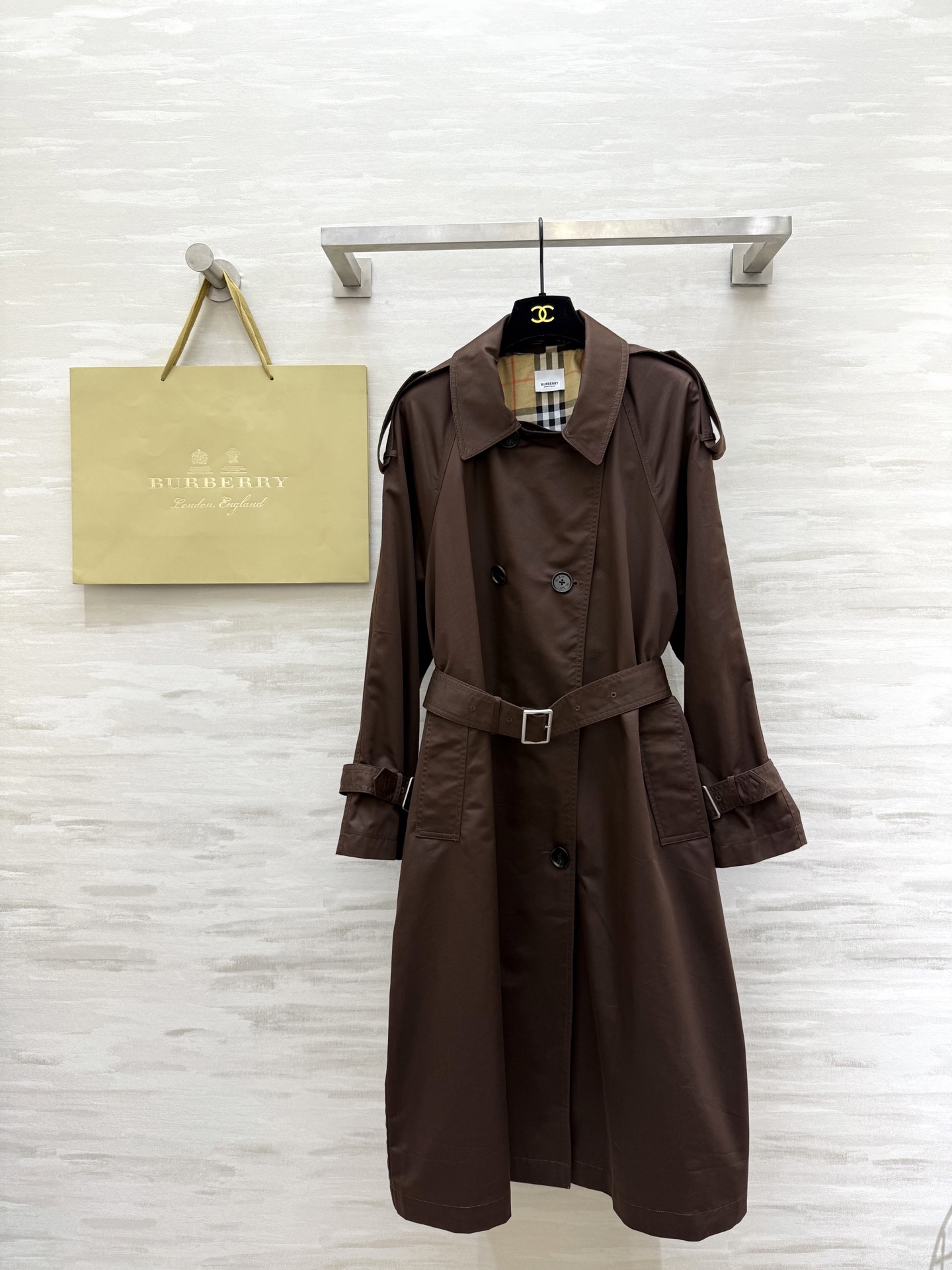 NO:683297,#Burburr Early spring new style inner plaid windbreaker jacket, high quality customization, available in stock first size S/M/L (S size bust 110, length 105),, burberry, jackets & coats,19860909#Burburr早春新款 内里格纹风衣外套 高品质定制 现货首发sizeS/M/L（s码胸围110,衣长105）,,burberry,jackets & coats,,Women's clothing