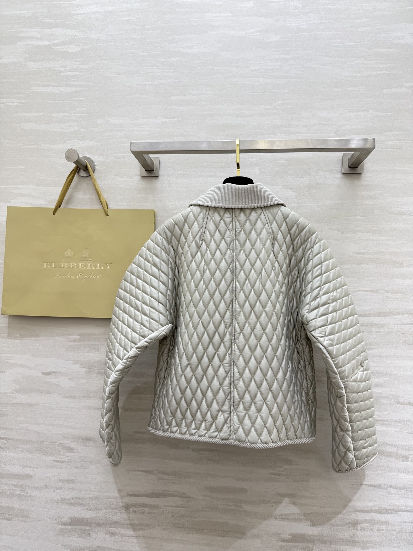 #Burberr♡绗缝夹棉外套 🍂在英伦格纹与质感单品间玩转风格夹棉穿搭💯秋冬氛围感的时尚演绎高品质定制