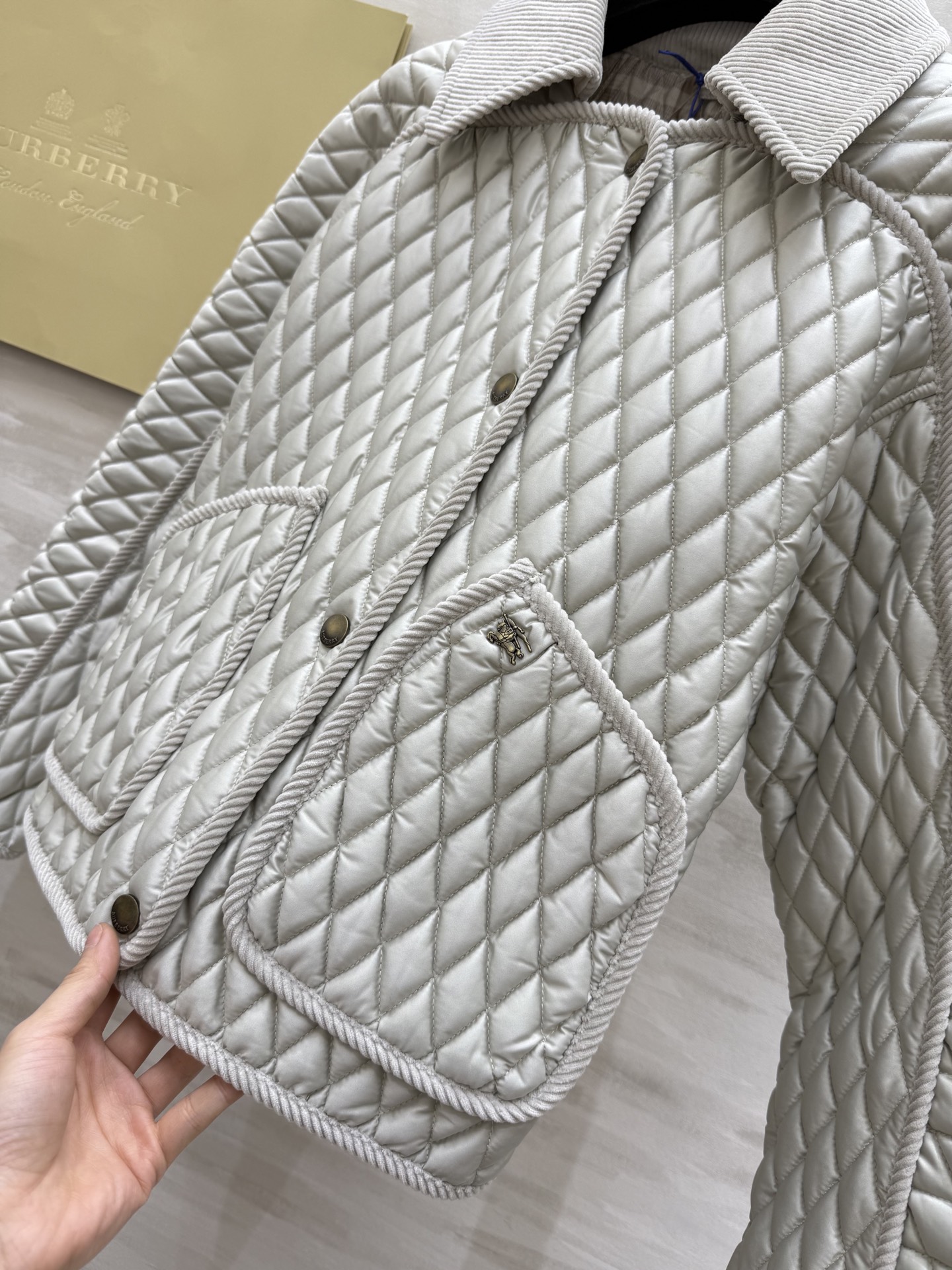 #Burberr♡绗缝夹棉外套 🍂在英伦格纹与质感单品间玩转风格夹棉穿搭💯秋冬氛围感的时尚演绎高品质定制