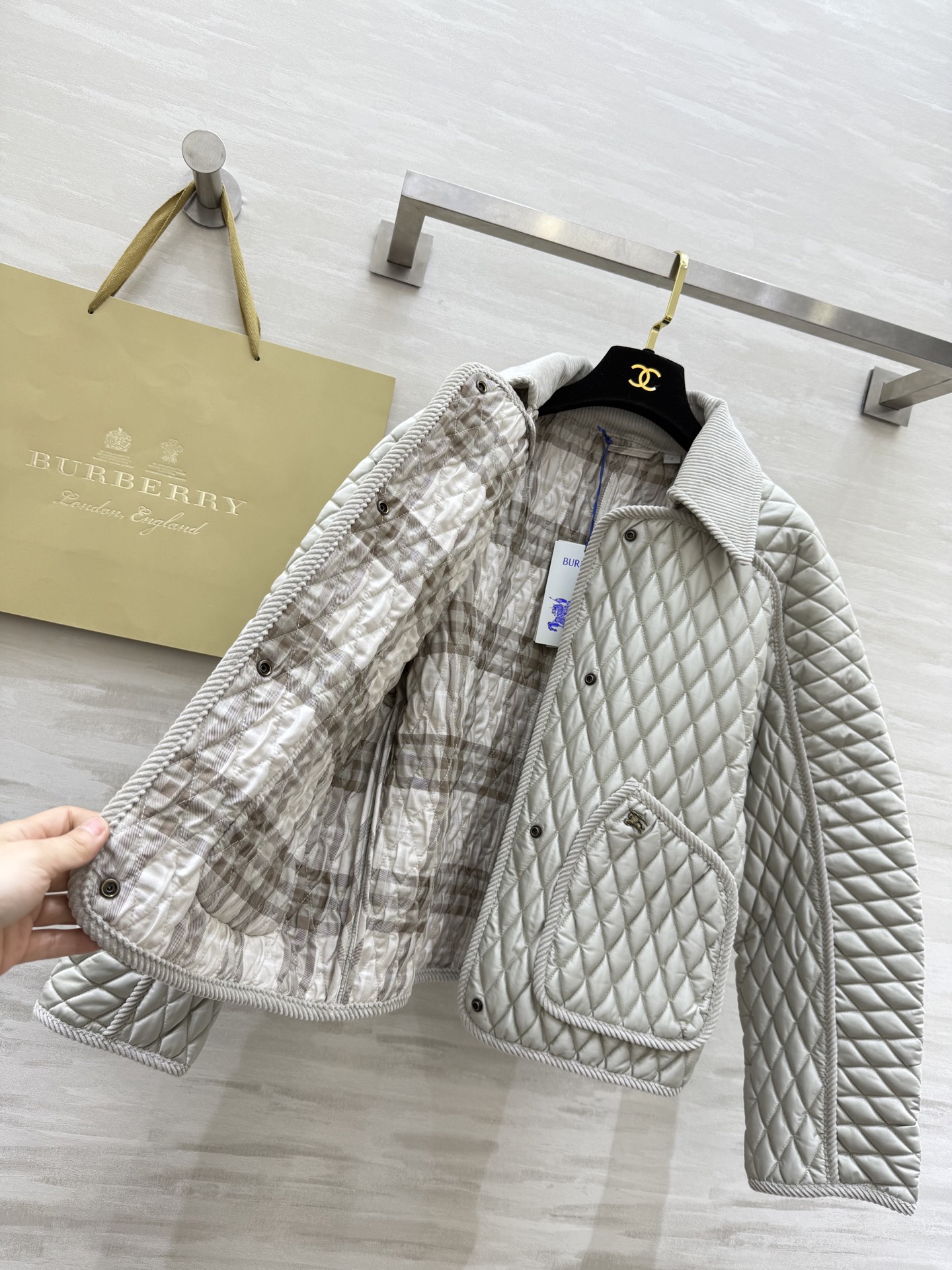 #Burberr♡绗缝夹棉外套 🍂在英伦格纹与质感单品间玩转风格夹棉穿搭💯秋冬氛围感的时尚演绎高品质定制