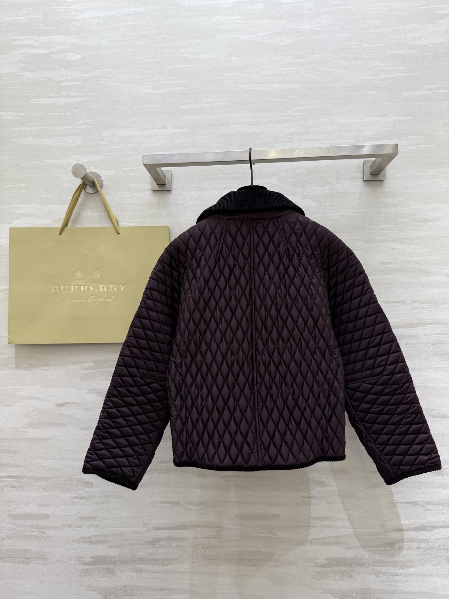 #Burberr♡绗缝夹棉外套 🍂在英伦格纹与质感单品间玩转风格夹棉穿搭💯秋冬氛围感的时尚演绎高品质定制