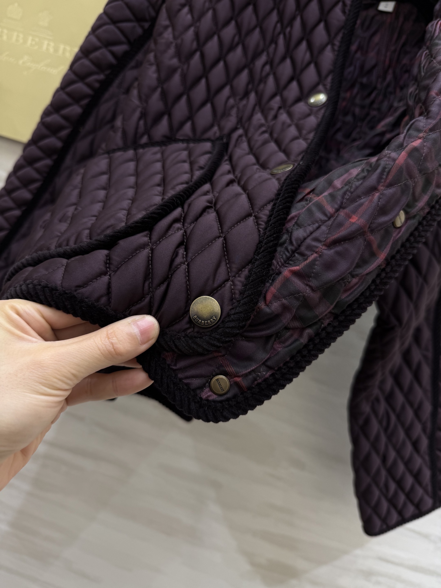 #Burberr♡绗缝夹棉外套 🍂在英伦格纹与质感单品间玩转风格夹棉穿搭💯秋冬氛围感的时尚演绎高品质定制