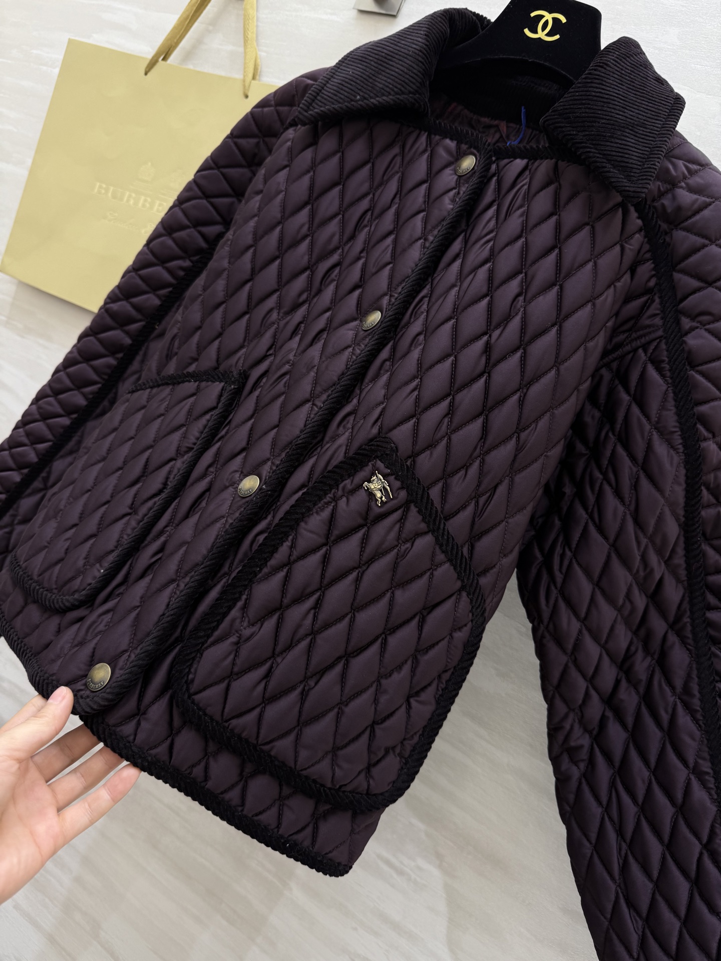 #Burberr♡绗缝夹棉外套 🍂在英伦格纹与质感单品间玩转风格夹棉穿搭💯秋冬氛围感的时尚演绎高品质定制