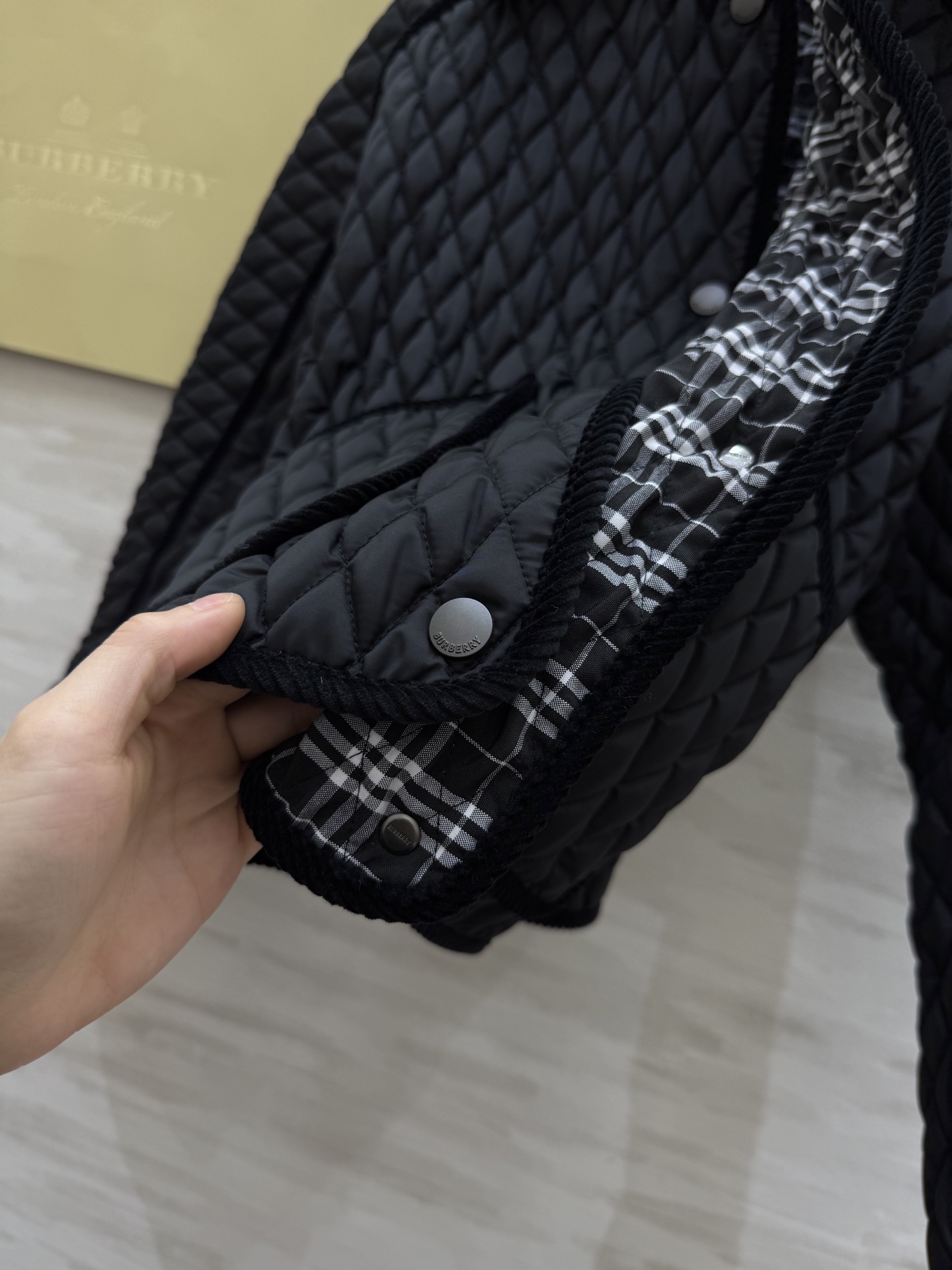 #Burberr♡绗缝夹棉外套 🍂在英伦格纹与质感单品间玩转风格夹棉穿搭💯秋冬氛围感的时尚演绎高品质定制