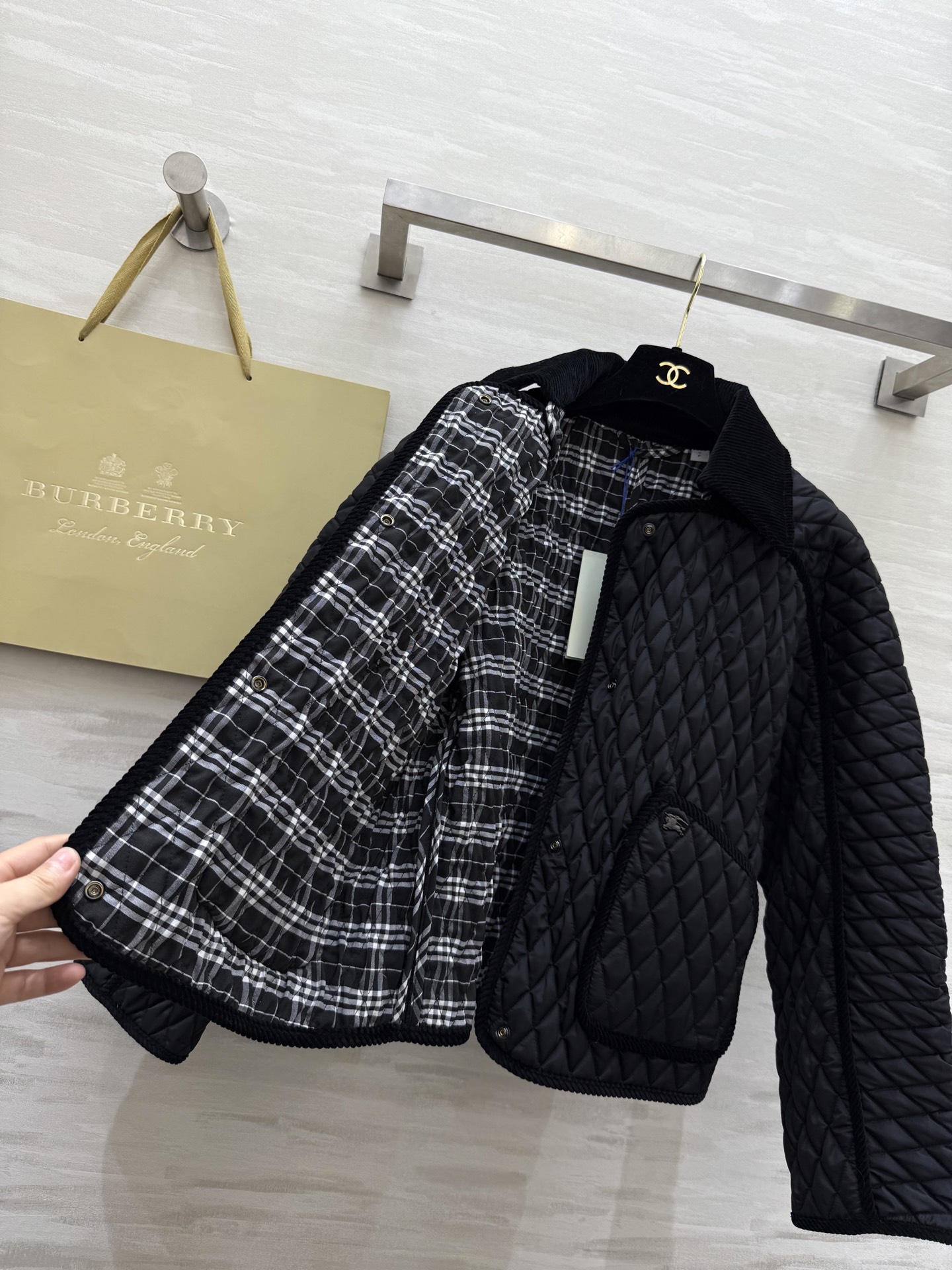 #Burberr♡绗缝夹棉外套 🍂在英伦格纹与质感单品间玩转风格夹棉穿搭💯秋冬氛围感的时尚演绎高品质定制