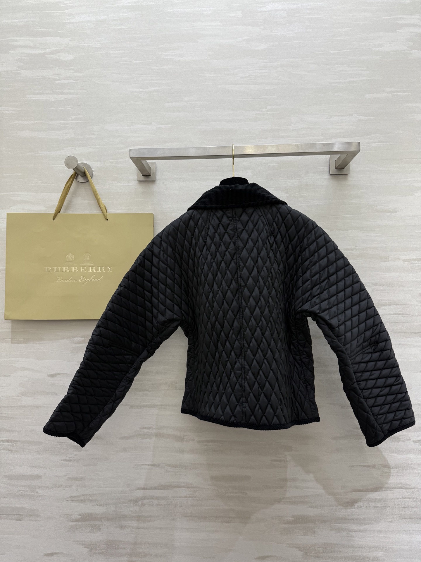 #Burberr♡绗缝夹棉外套 🍂在英伦格纹与质感单品间玩转风格夹棉穿搭💯秋冬氛围感的时尚演绎高品质定制