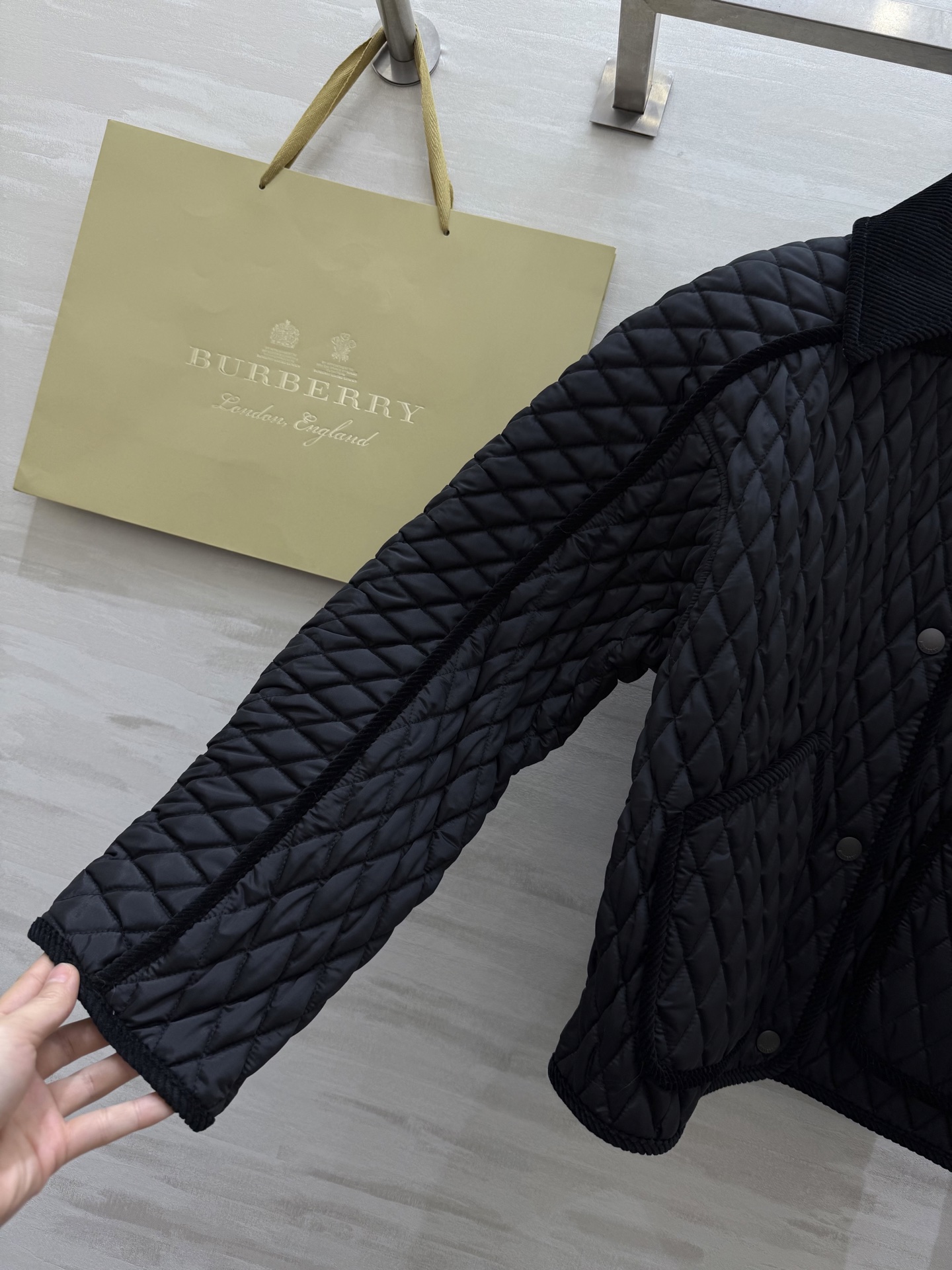 #Burberr♡绗缝夹棉外套 🍂在英伦格纹与质感单品间玩转风格夹棉穿搭💯秋冬氛围感的时尚演绎高品质定制