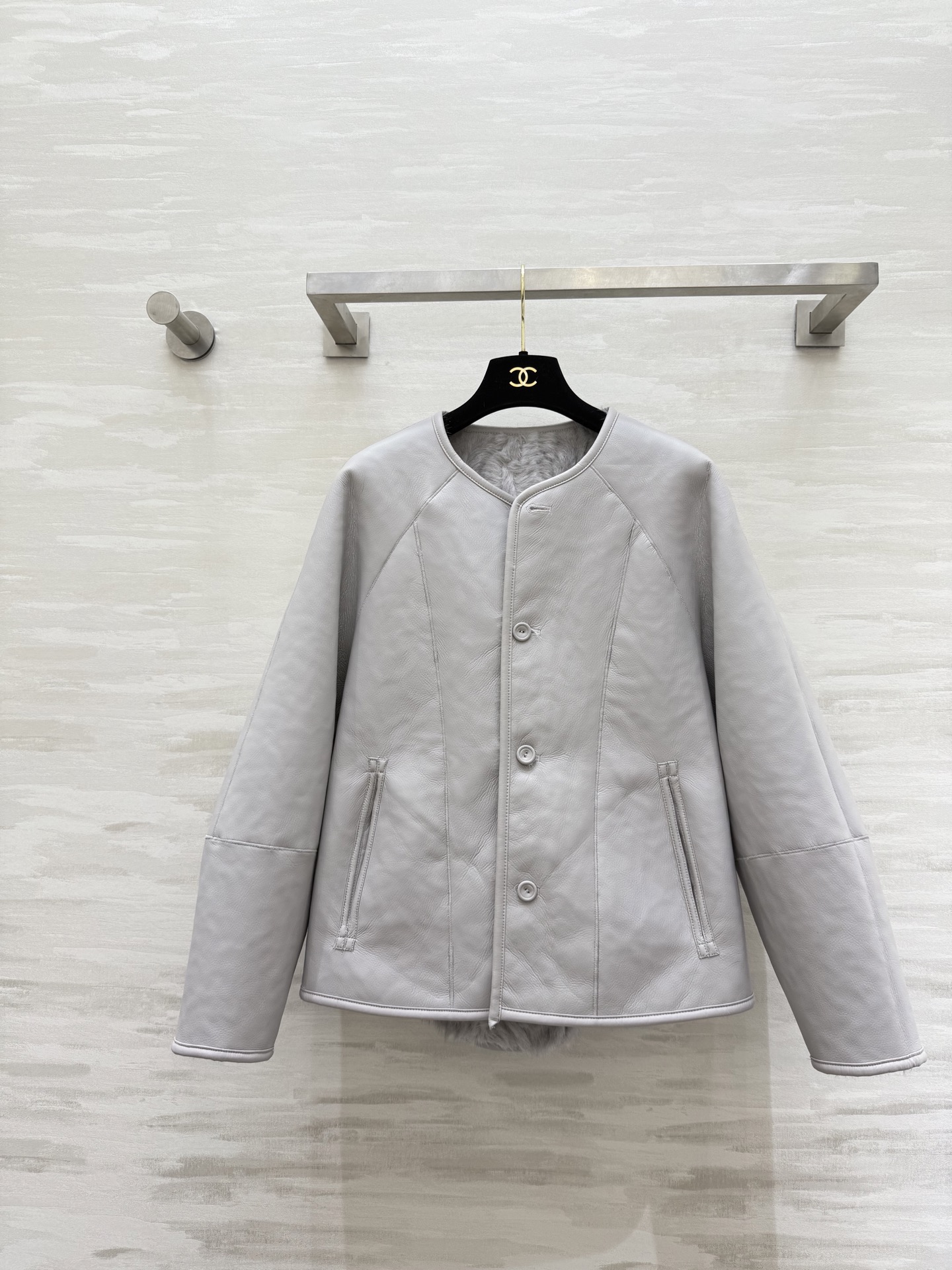 #FEND♡正反两穿 环保皮毛一体外套 暖乎乎毛绒绒 奢华高级 高品质定制 现货首发size：S/M/L