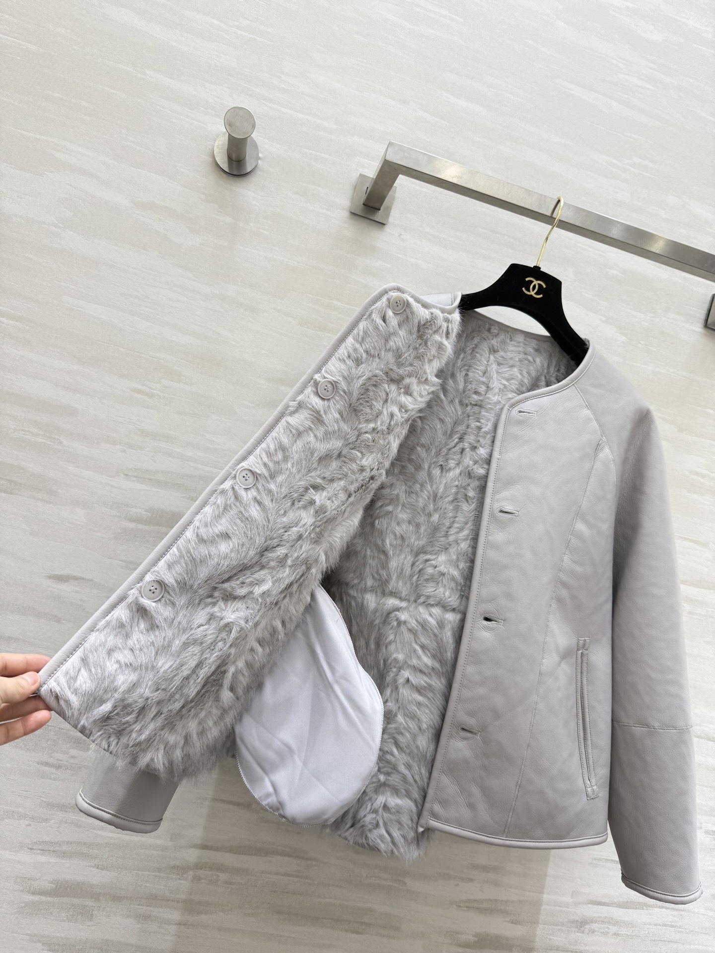 #FEND♡正反两穿 环保皮毛一体外套 暖乎乎毛绒绒 奢华高级 高品质定制 现货首发size：S/M/L