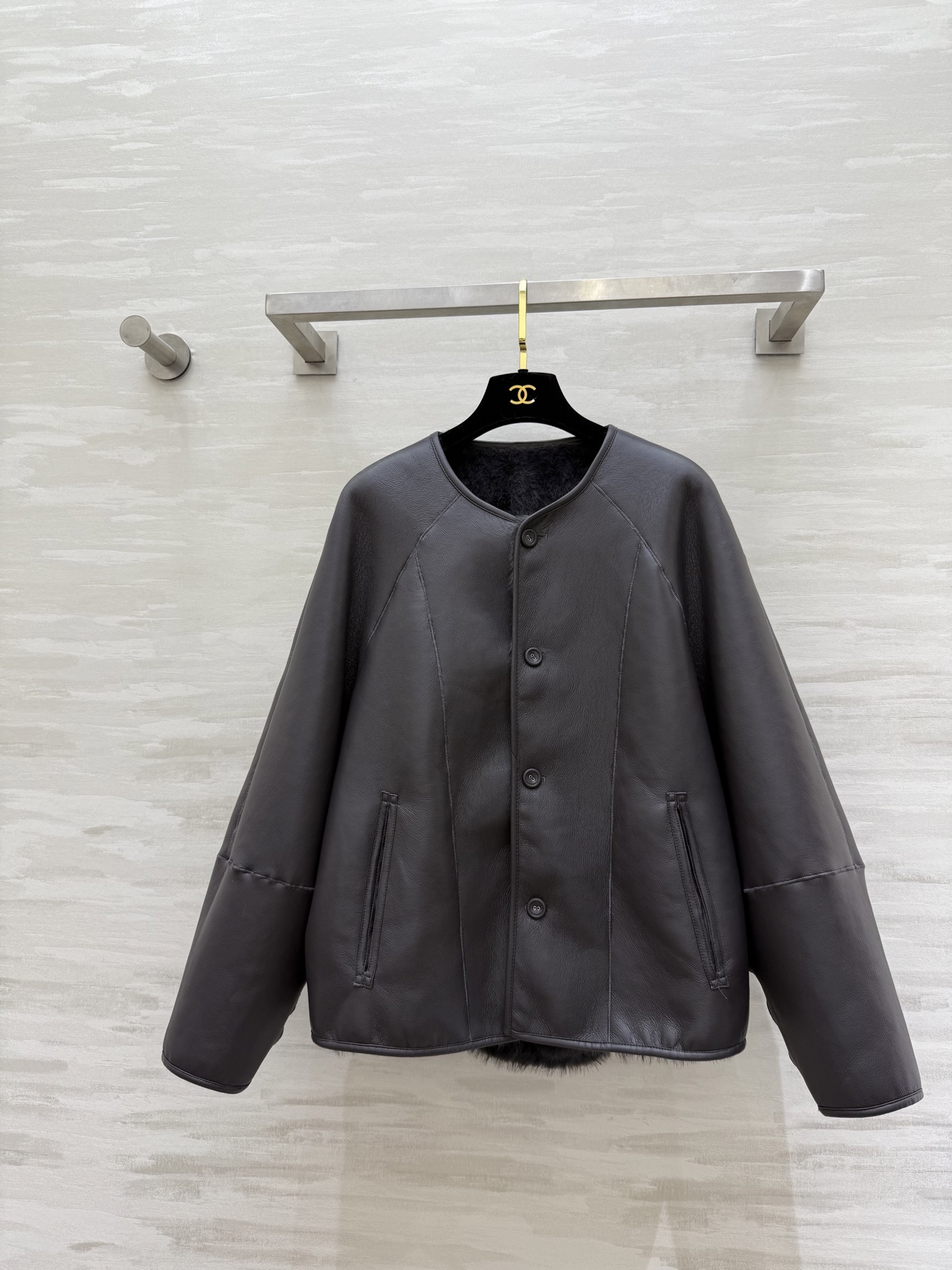 #FEND♡正反两穿 环保皮毛一体外套 暖乎乎毛绒绒 奢华高级 高品质定制 现货首发size：S/M/L