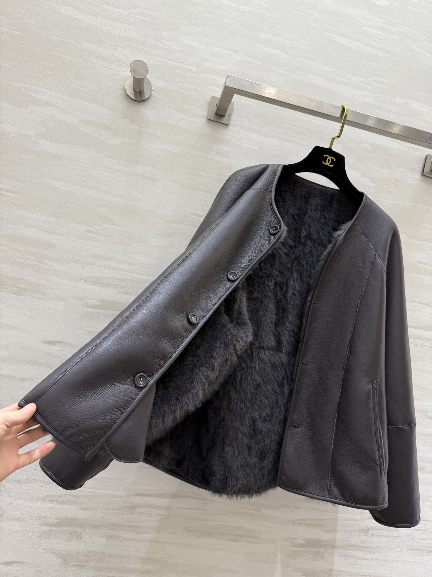 #FEND♡正反两穿 环保皮毛一体外套 暖乎乎毛绒绒 奢华高级 高品质定制 现货首发size：S/M/L