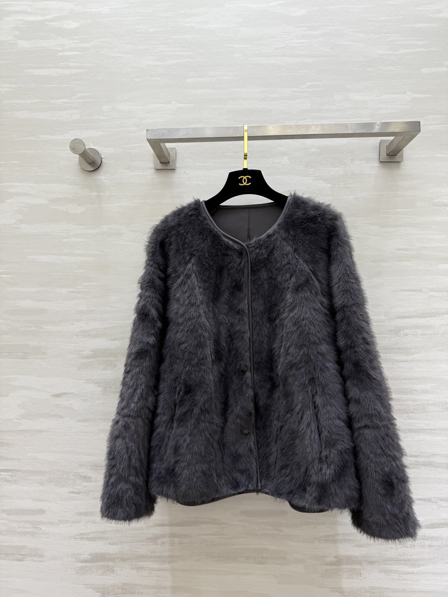 NO:676658,#FEND Reversible, environmentally friendly fur one-piece jacket, warm and plush, luxurious and high-end, high-quality customization, available in stock first size S/M/L (S size bust 116, length 61), Fendi-clothing, fendi, fendi, jackets & coats,19860909#FEND正反两穿 环保皮毛一体外套 暖乎乎毛绒绒 奢华高级 高品质定制 现货首发sizeS/M/L（s码胸围116,衣长61）,芬迪-服装,fendi,fendi,jackets & coats,,Women's clothing