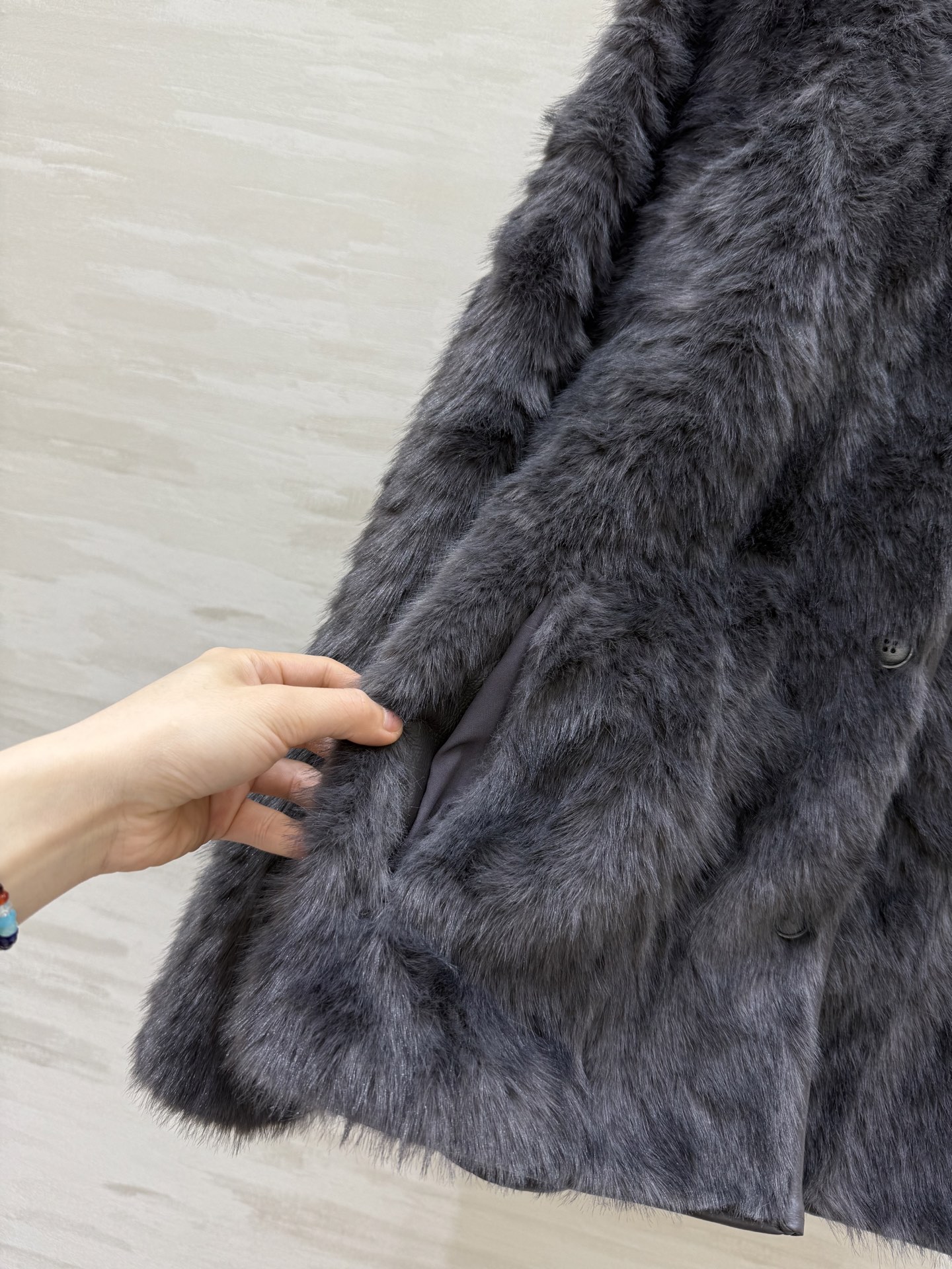 #FEND♡正反两穿 环保皮毛一体外套 暖乎乎毛绒绒 奢华高级 高品质定制 现货首发size：S/M/L