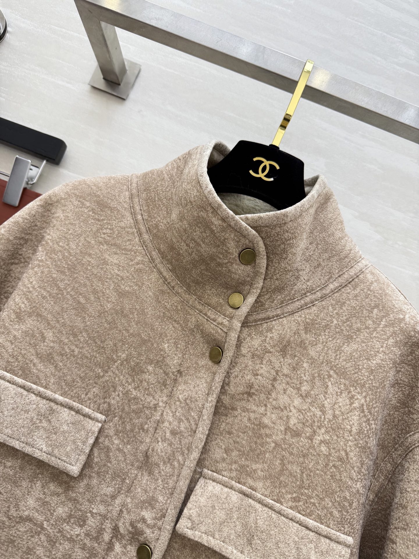 Loro Pian♡环保皮毛外套 外层麂皮绒 低调的哑光感 复古又有质感 内里皮毛一体 毛绒软软乎乎的 