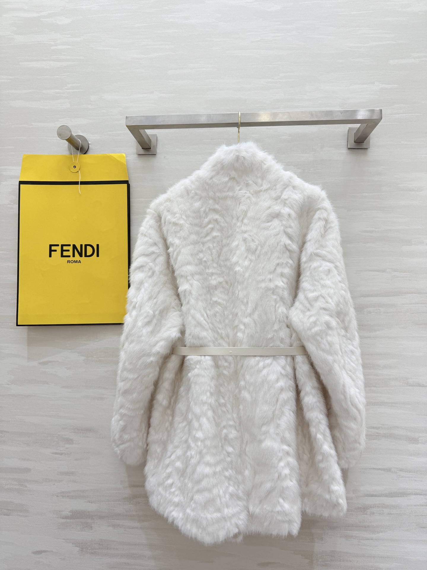 #FEND♡环保皮草外套 配送皮革绑带收腰显瘦 高品质定制 现货首发size：S/M/L（s码肩宽：50