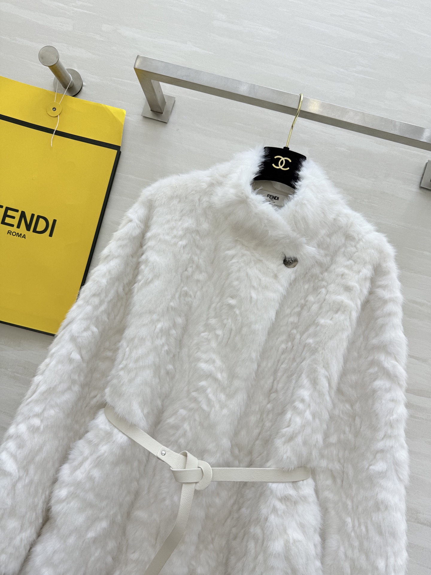 #FEND♡环保皮草外套 配送皮革绑带收腰显瘦 高品质定制 现货首发size：S/M/L（s码肩宽：50