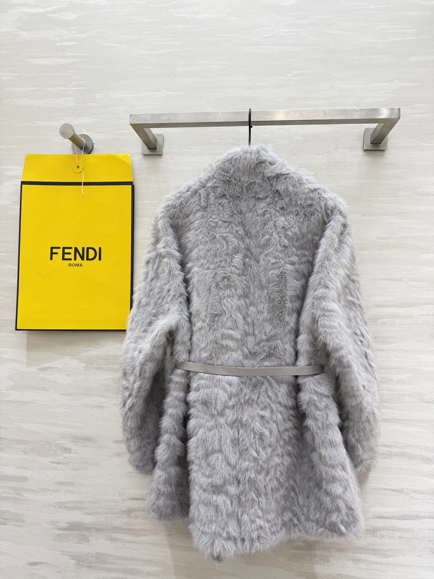 #FEND♡环保皮草外套 配送皮革绑带收腰显瘦 高品质定制 现货首发size：S/M/L（s码肩宽：50