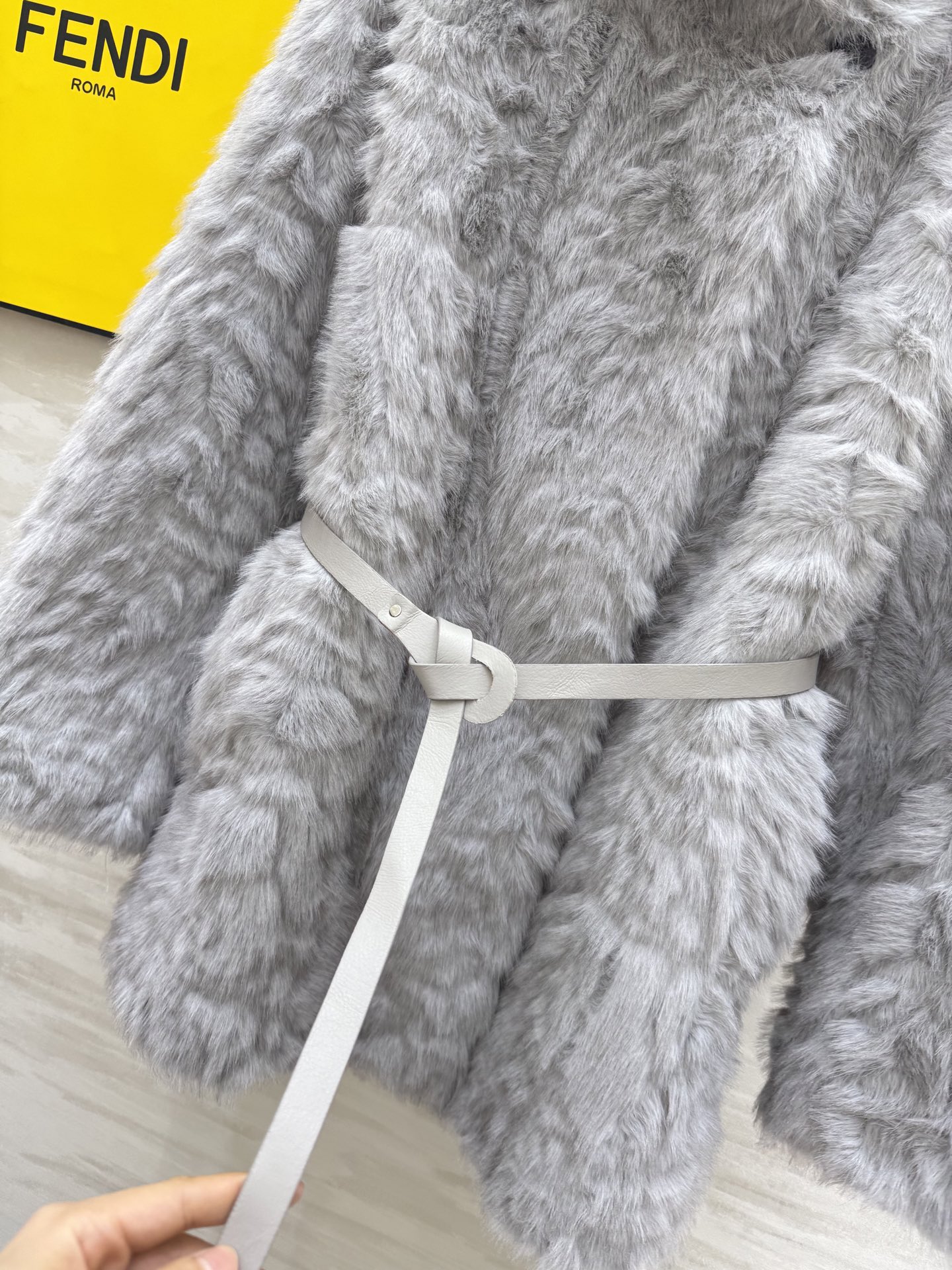 #FEND♡环保皮草外套 配送皮革绑带收腰显瘦 高品质定制 现货首发size：S/M/L（s码肩宽：50