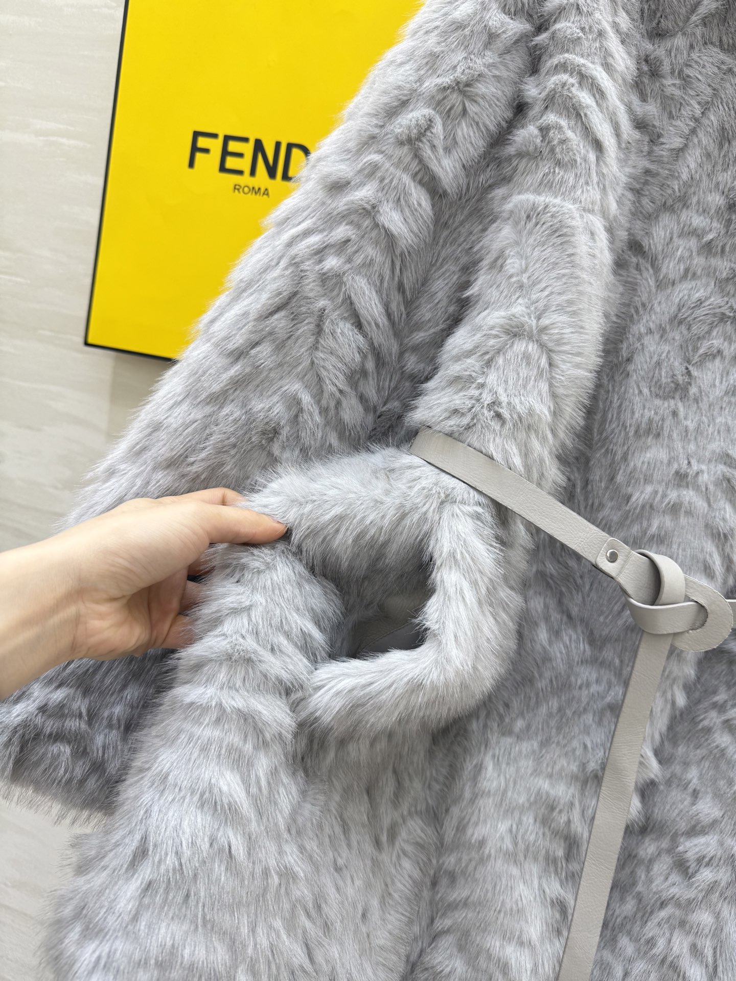 #FEND♡环保皮草外套 配送皮革绑带收腰显瘦 高品质定制 现货首发size：S/M/L（s码肩宽：50