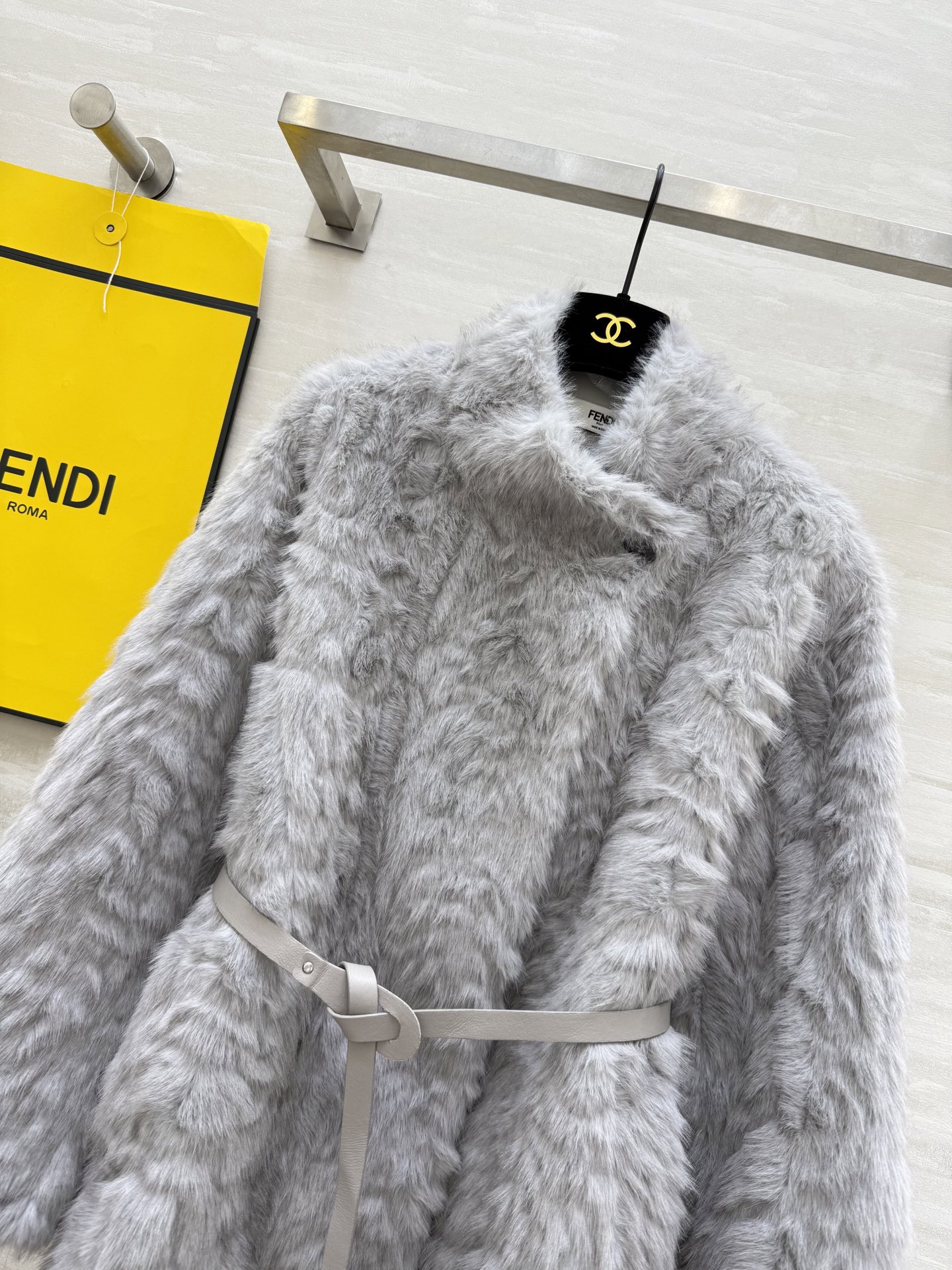 #FEND♡环保皮草外套 配送皮革绑带收腰显瘦 高品质定制 现货首发size：S/M/L（s码肩宽：50