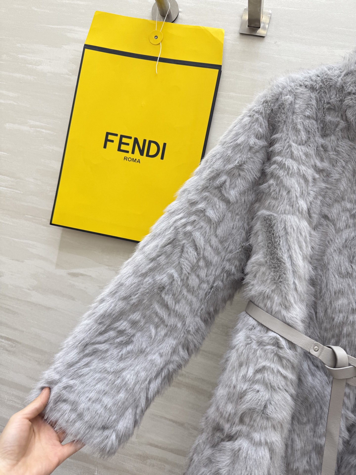 #FEND♡环保皮草外套 配送皮革绑带收腰显瘦 高品质定制 现货首发size：S/M/L（s码肩宽：50