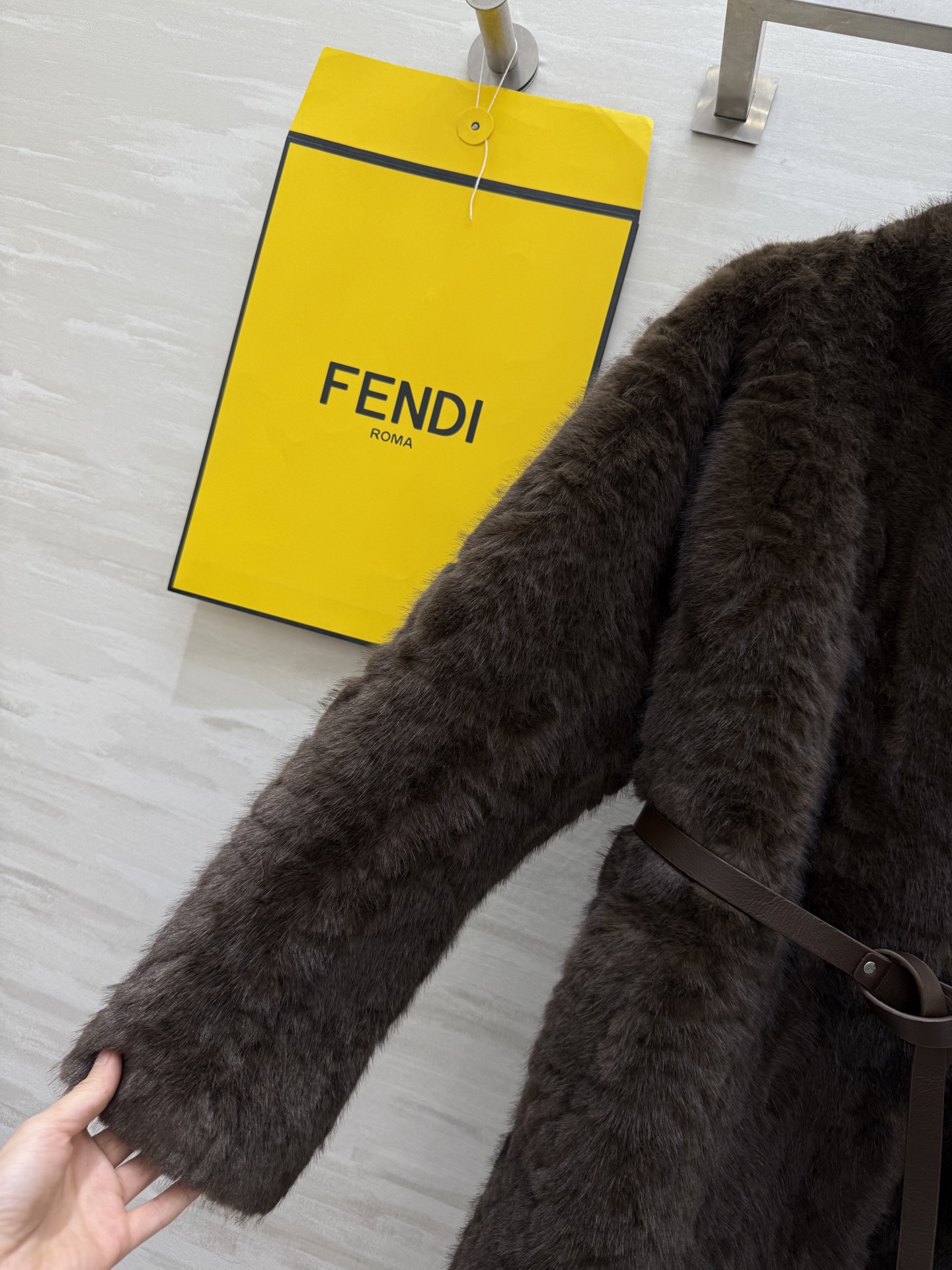 #FEND♡环保皮草外套 配送皮革绑带收腰显瘦 高品质定制 现货首发size：S/M/L（s码肩宽：50