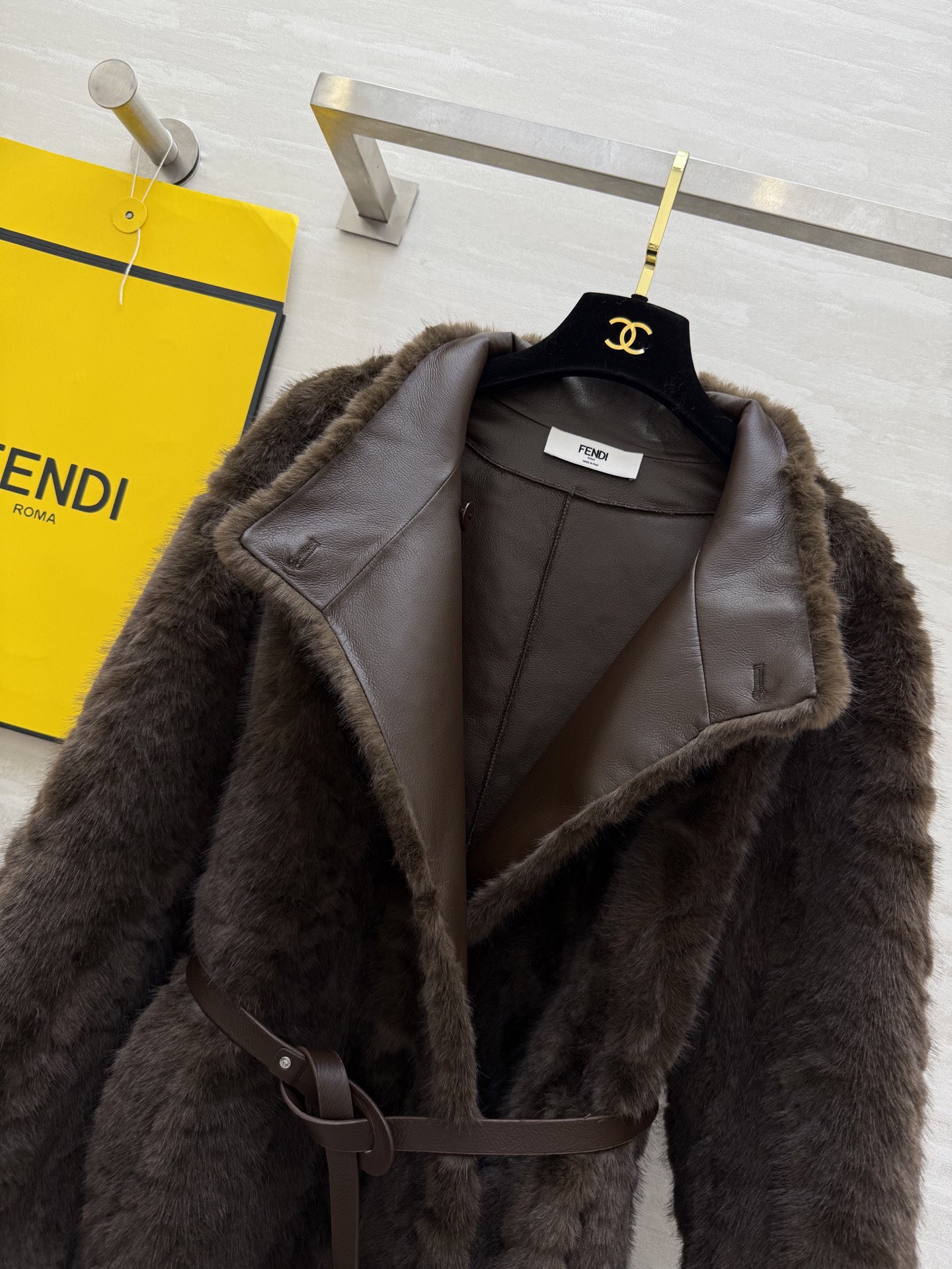 #FEND♡环保皮草外套 配送皮革绑带收腰显瘦 高品质定制 现货首发size：S/M/L（s码肩宽：50