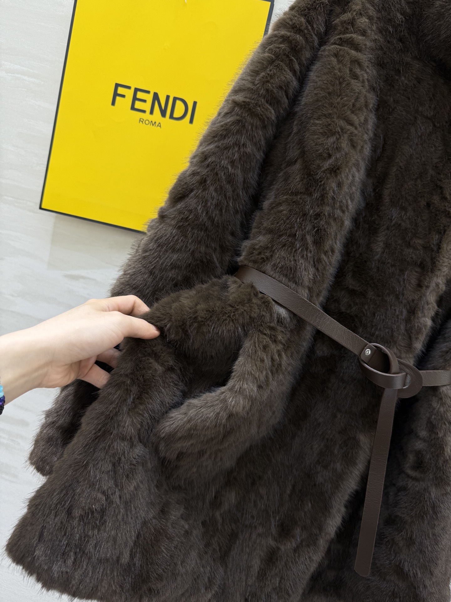 #FEND♡环保皮草外套 配送皮革绑带收腰显瘦 高品质定制 现货首发size：S/M/L（s码肩宽：50