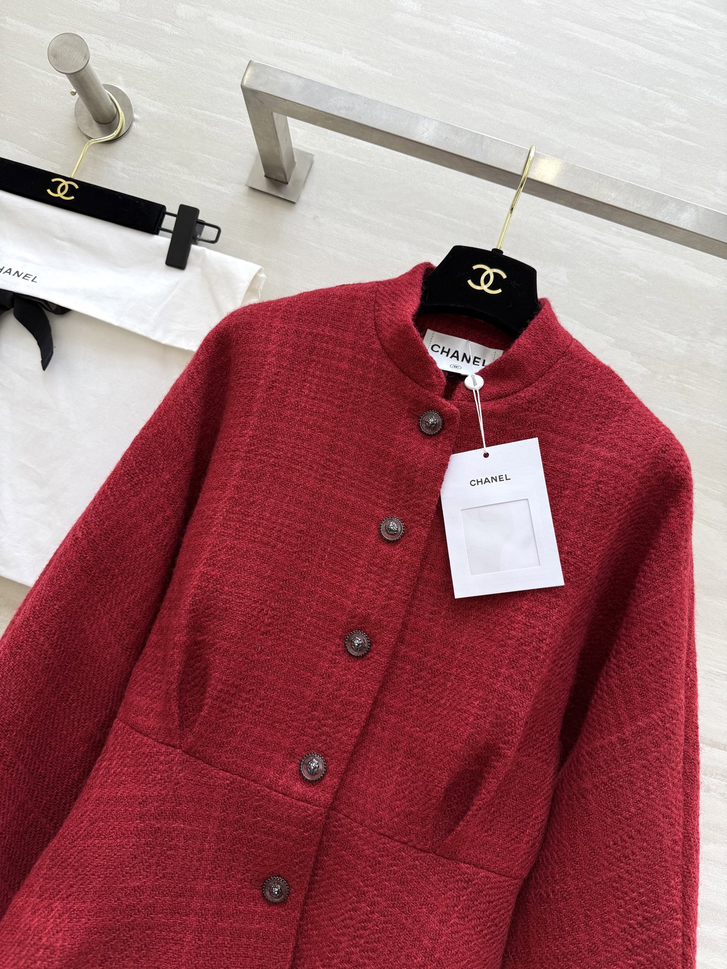 #Chane♡²⁶早春新款 红色粗花呢外套 经典粗花呢材质 灯笼袖设计优雅复古气质满分 红色显白又吸睛 