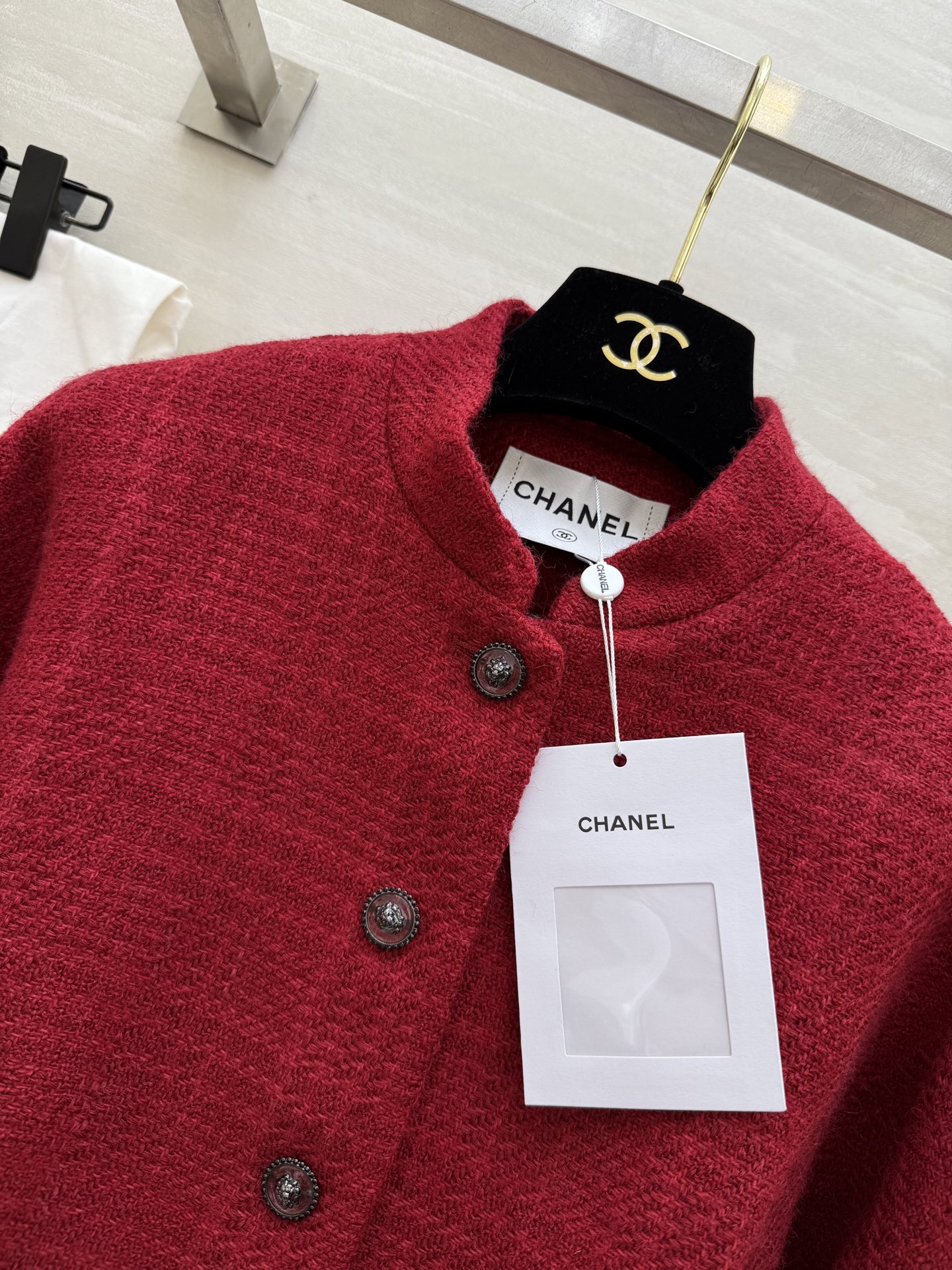 #Chane♡²⁶早春新款 红色粗花呢外套 经典粗花呢材质 灯笼袖设计优雅复古气质满分 红色显白又吸睛 