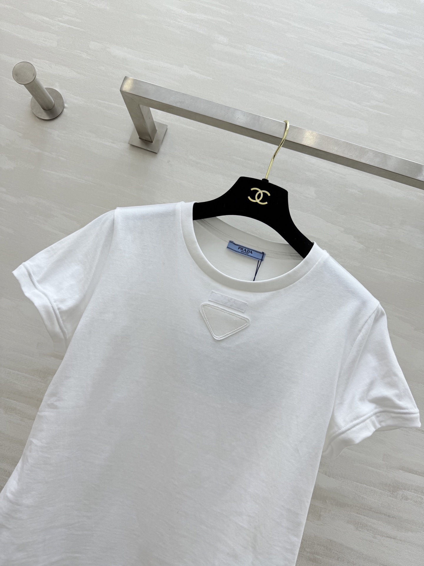 #Prad♡²⁶假日系列 筋骨感短袖T恤 高品质定制 现货首发size：S/M/L（）