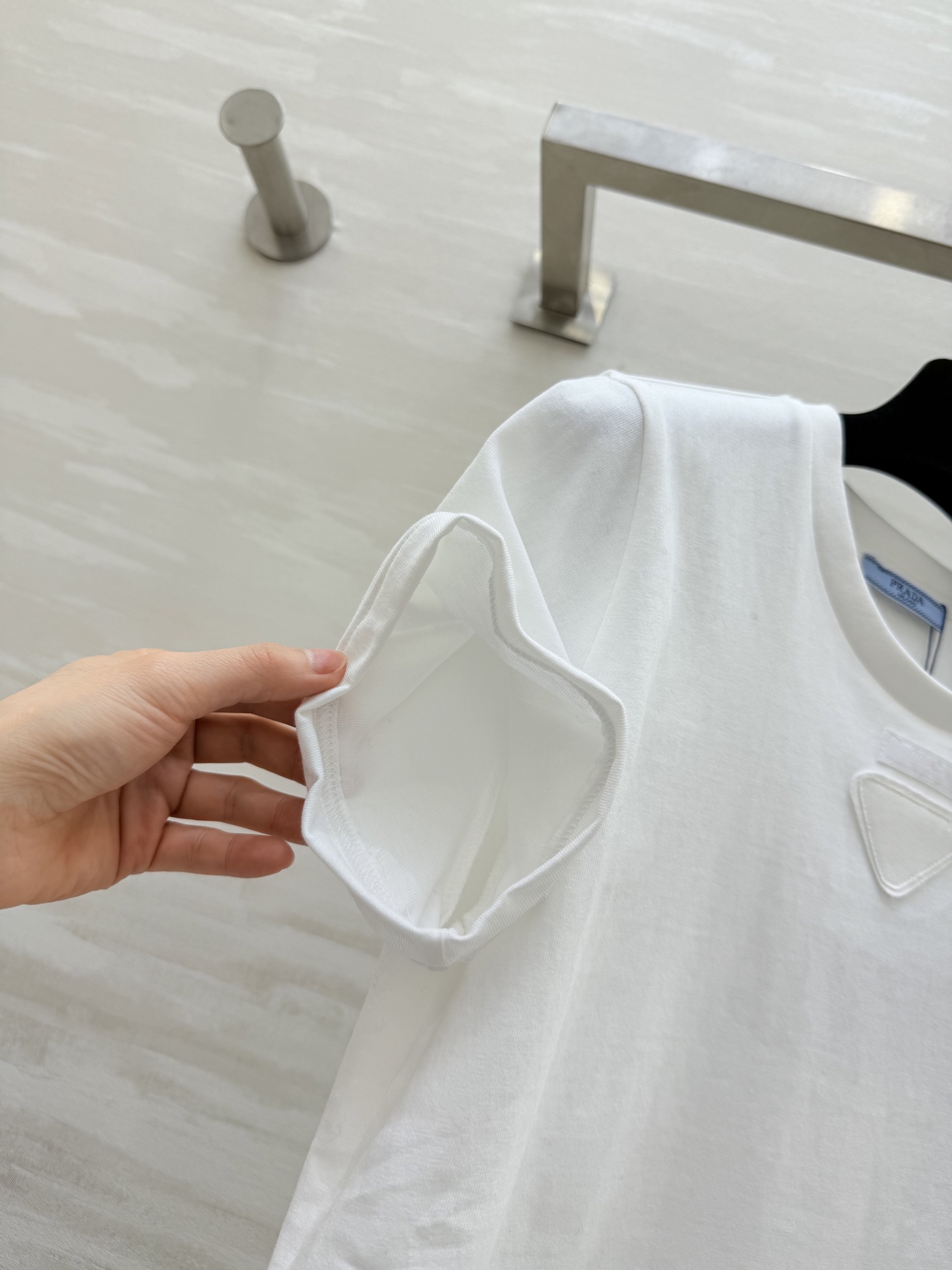 #Prad♡²⁶假日系列 筋骨感短袖T恤 高品质定制 现货首发size：S/M/L（）