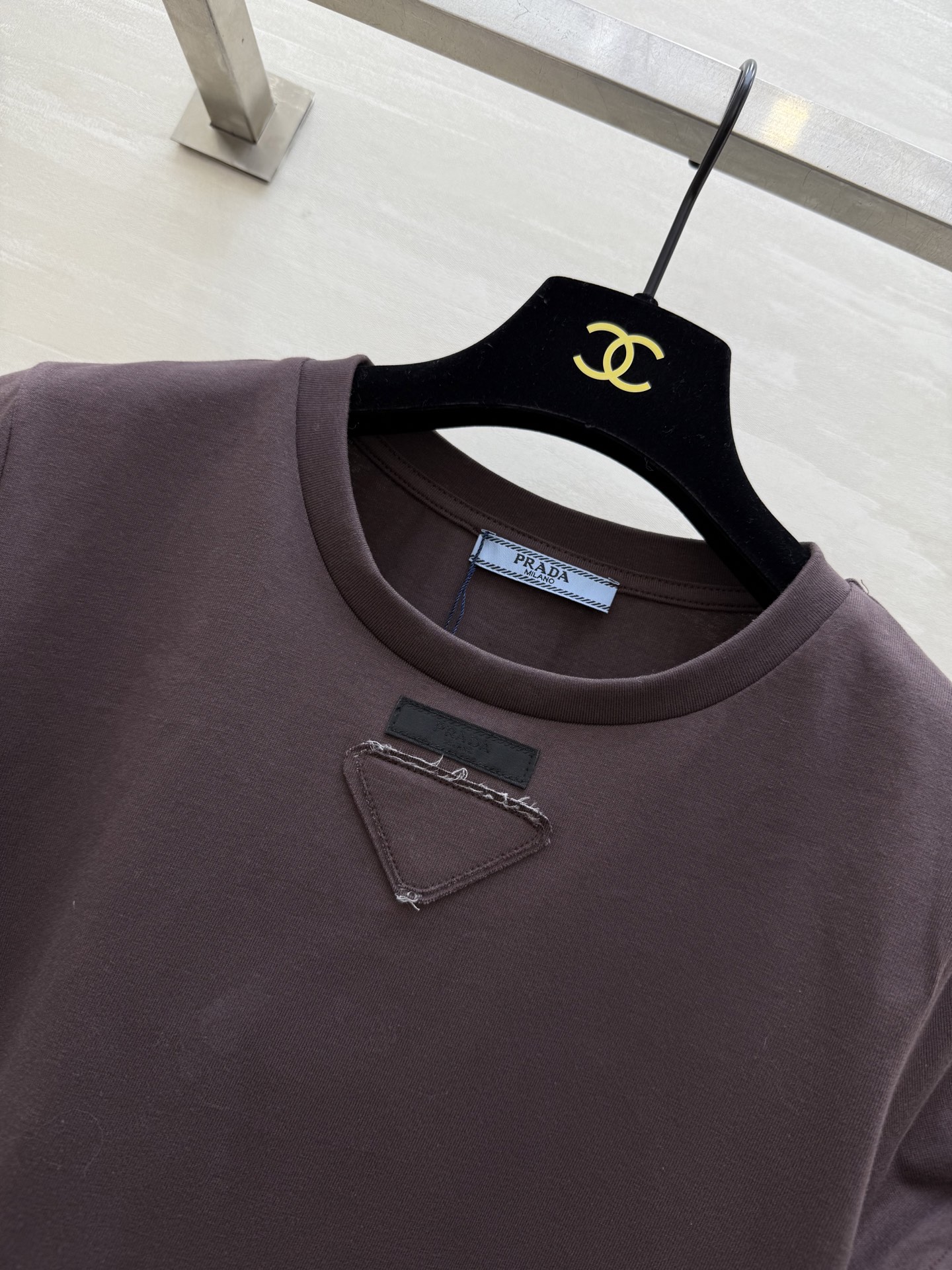 #Prad♡²⁶假日系列 筋骨感短袖T恤 高品质定制 现货首发size：S/M/L（）