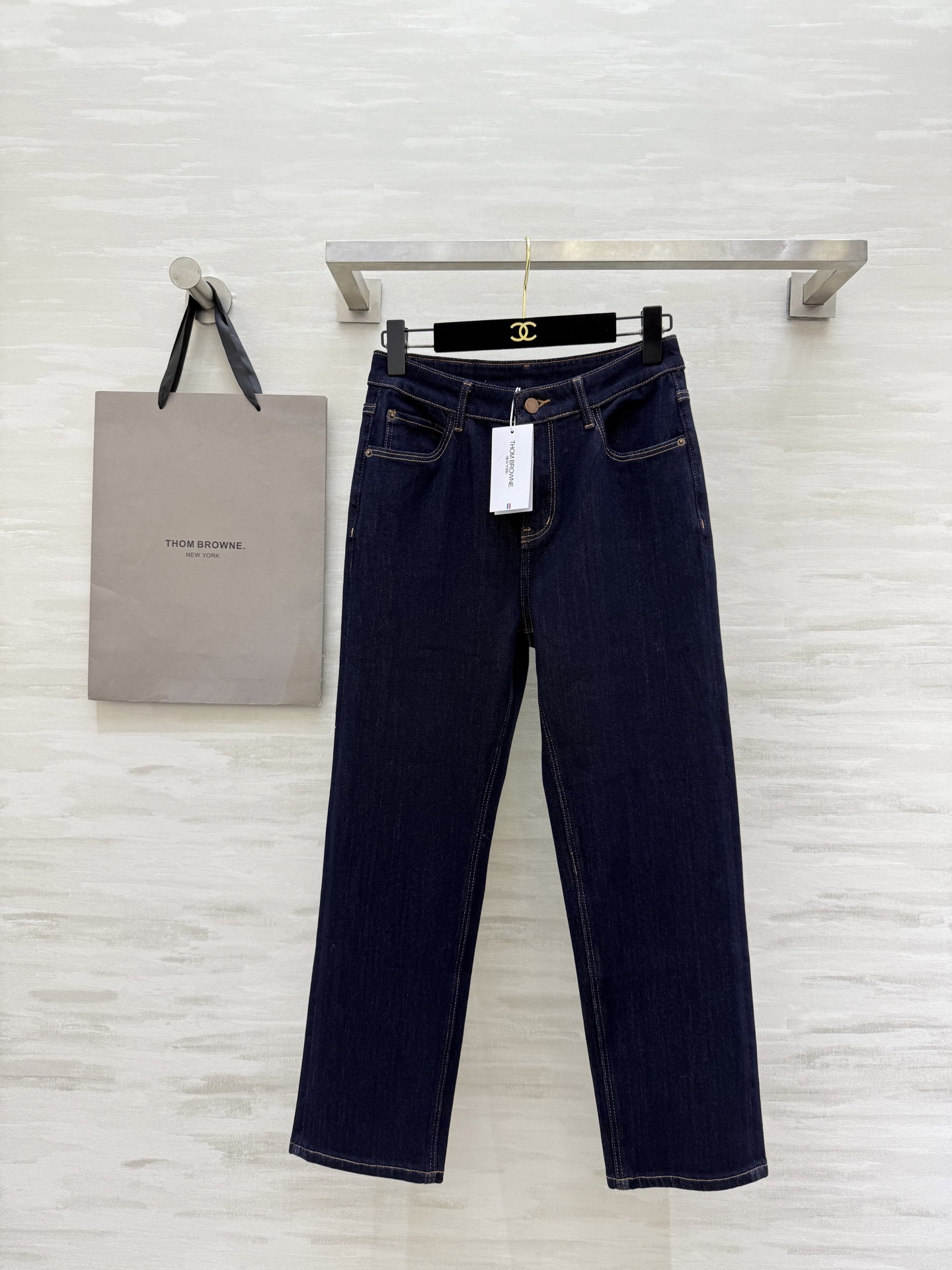 NO:683948,#TB baguette jeans, high quality customization, available in stock, size 26/27/28/29/30 (size 28, waist 68, pants length 88),,jeans,19860909#TB 法棍牛仔裤 高品质定制 现货首发size26/27/28/29/30（28码腰围68,裤长88）,,jeans,,Women's clothing
