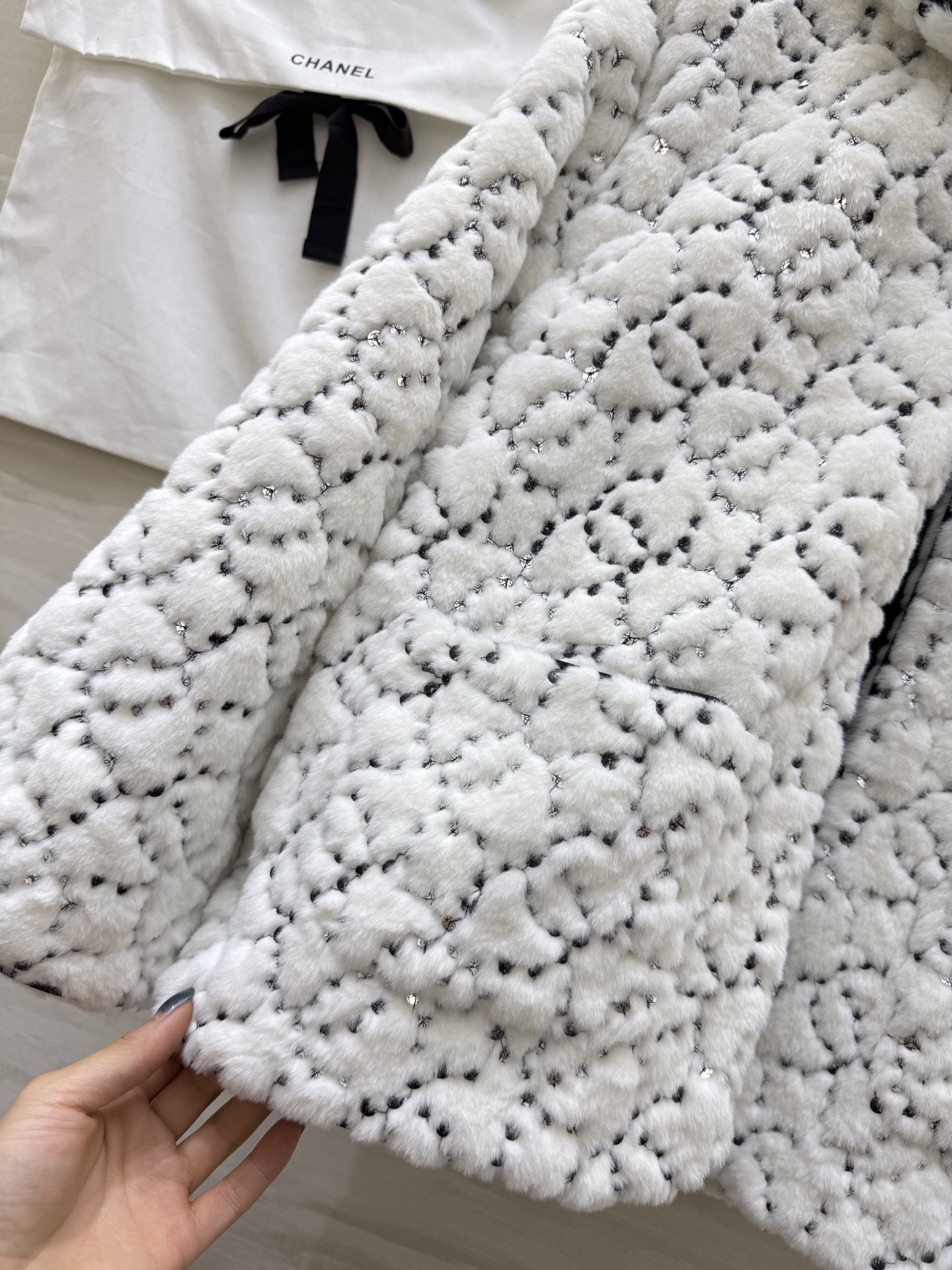 #Chane♡²⁵滑雪系列 环保毛绒绒皮草外套 低调贵气 闪闪惹人爱✨高品质定制 现货首发size：S/