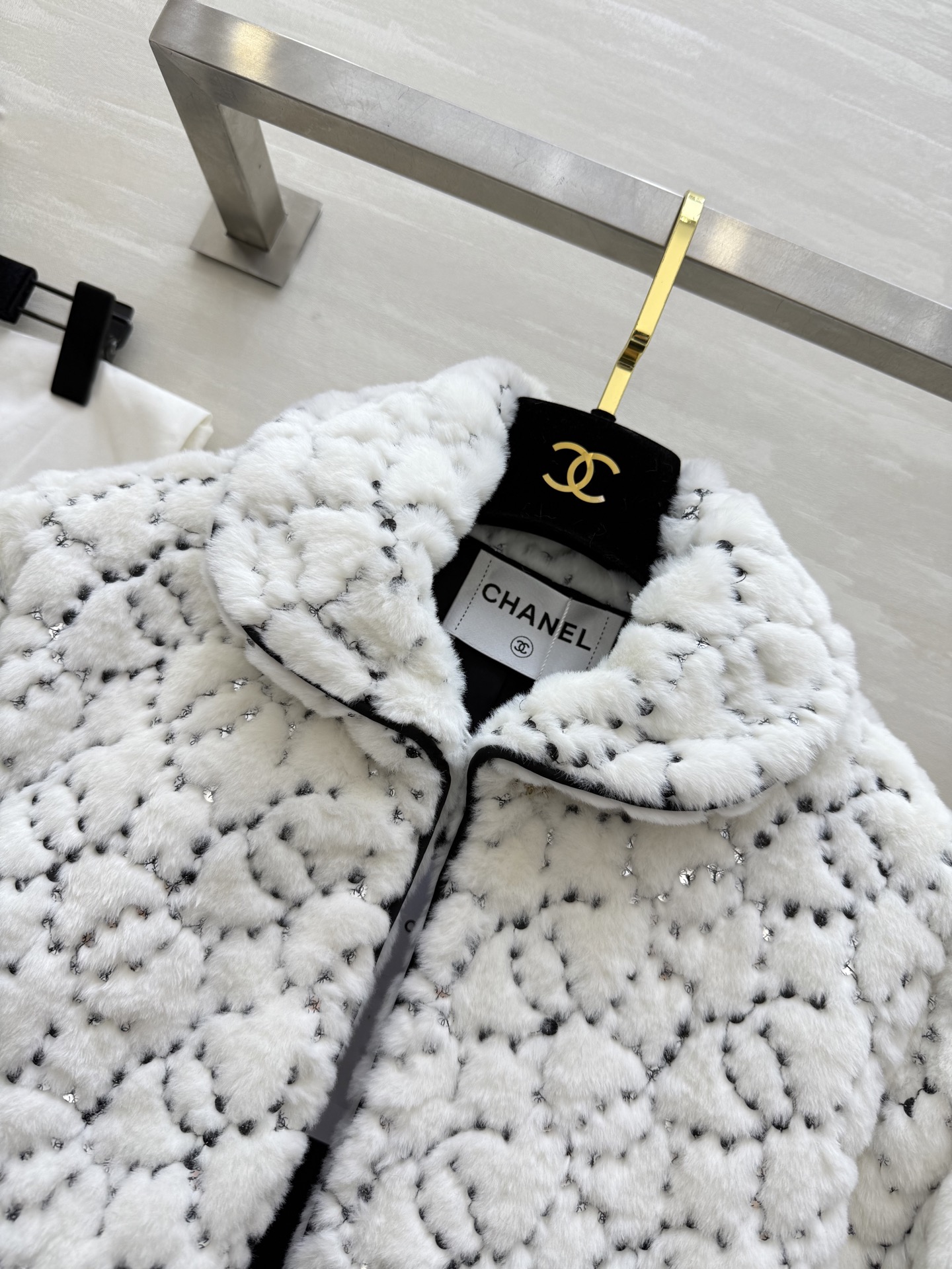 #Chane♡²⁵滑雪系列 环保毛绒绒皮草外套 低调贵气 闪闪惹人爱✨高品质定制 现货首发size：S/