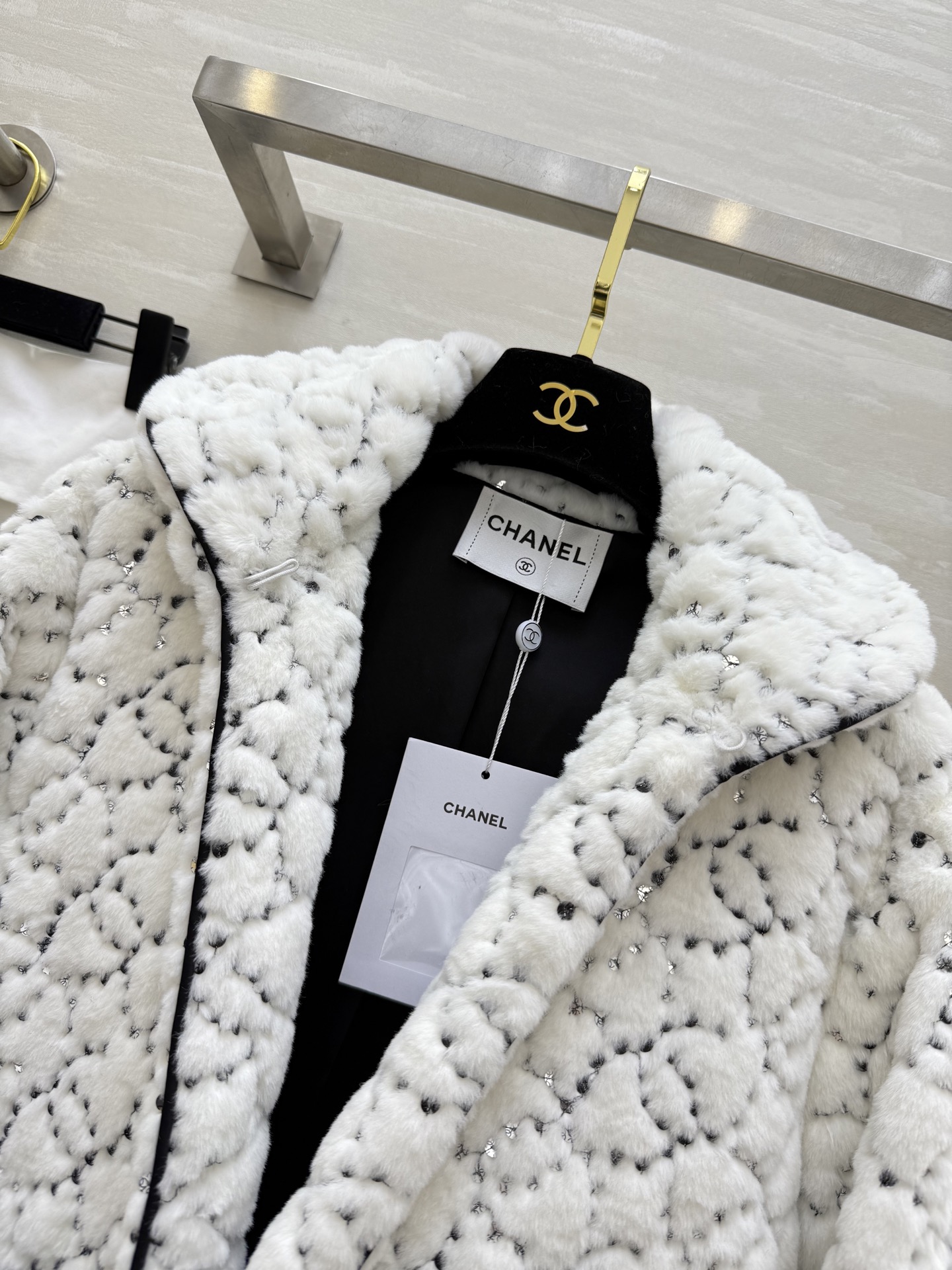 #Chane♡²⁵滑雪系列 环保毛绒绒皮草外套 低调贵气 闪闪惹人爱✨高品质定制 现货首发size：S/