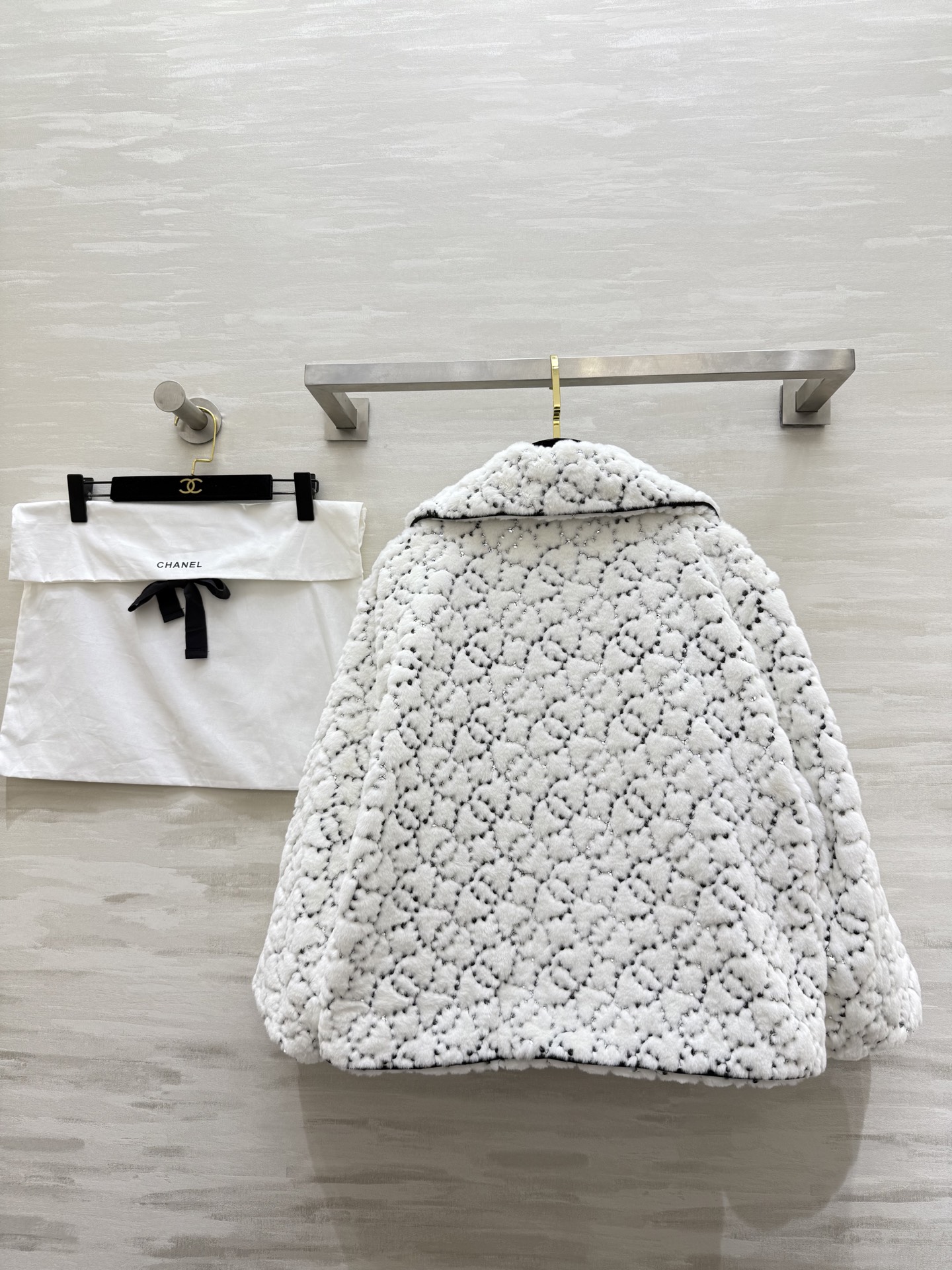 #Chane♡²⁵滑雪系列 环保毛绒绒皮草外套 低调贵气 闪闪惹人爱✨高品质定制 现货首发size：S/