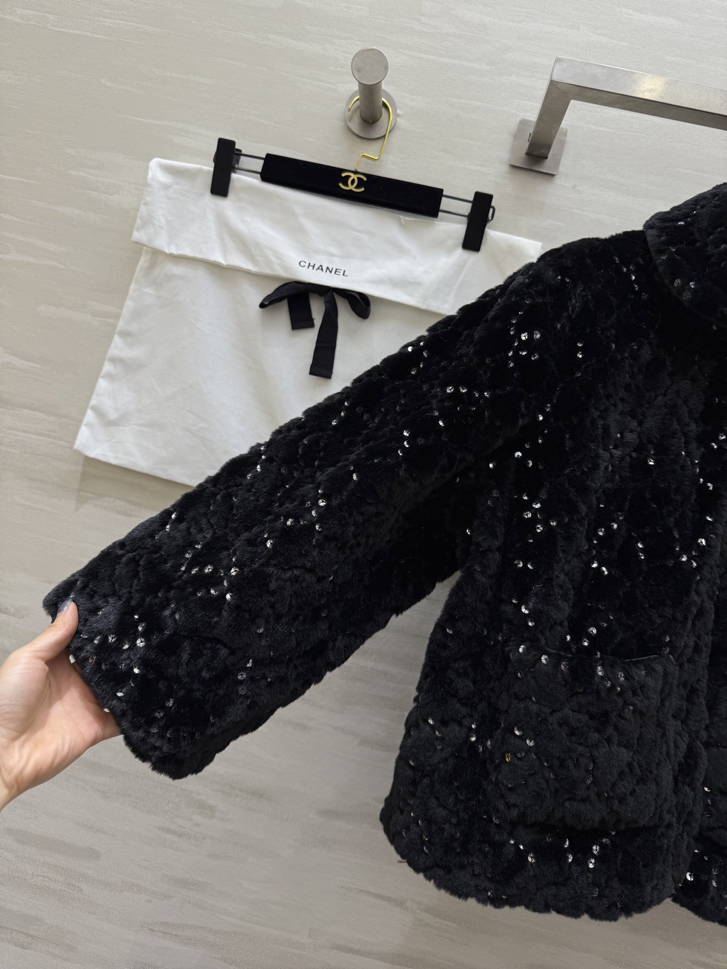 #Chane♡²⁵滑雪系列 环保毛绒绒皮草外套 低调贵气 闪闪惹人爱✨高品质定制 现货首发size：S/