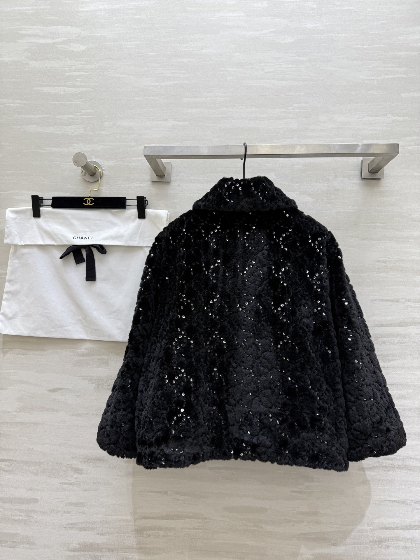 #Chane♡²⁵滑雪系列 环保毛绒绒皮草外套 低调贵气 闪闪惹人爱✨高品质定制 现货首发size：S/