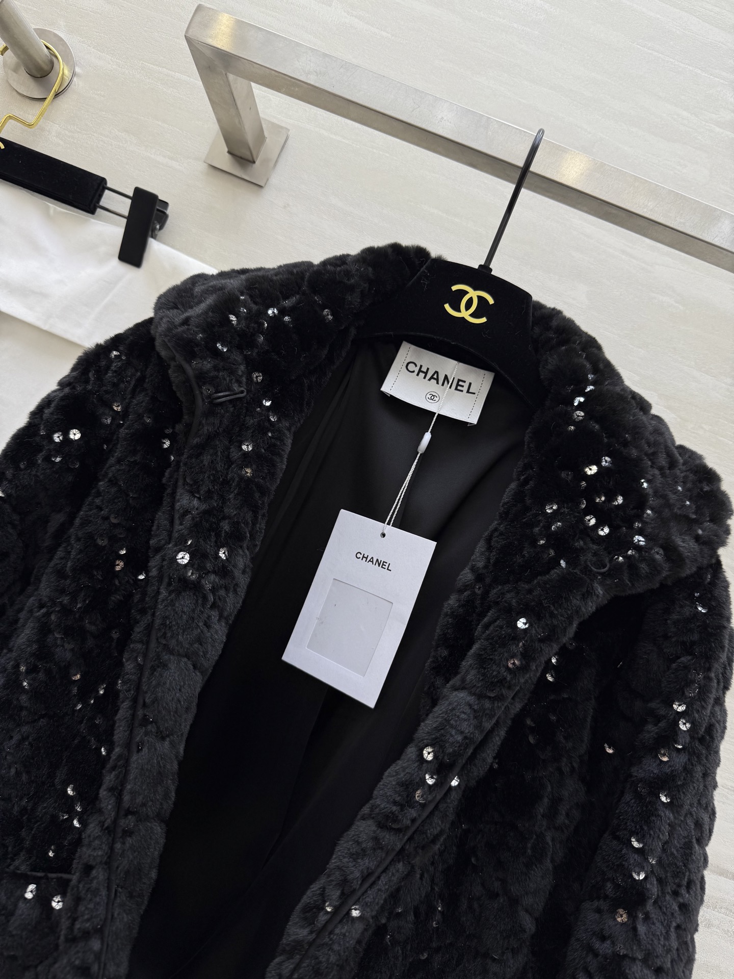 #Chane♡²⁵滑雪系列 环保毛绒绒皮草外套 低调贵气 闪闪惹人爱✨高品质定制 现货首发size：S/