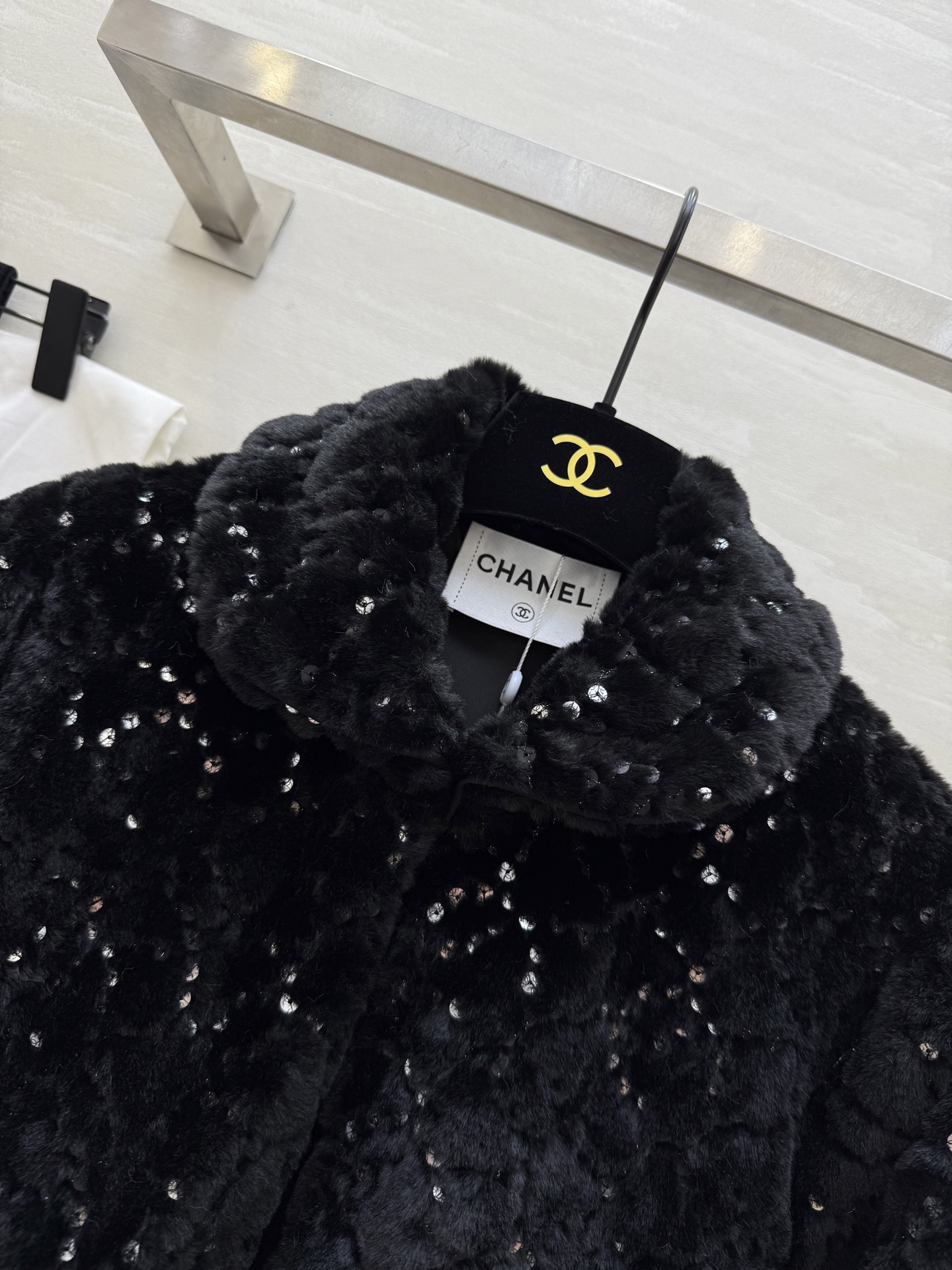 #Chane♡²⁵滑雪系列 环保毛绒绒皮草外套 低调贵气 闪闪惹人爱✨高品质定制 现货首发size：S/