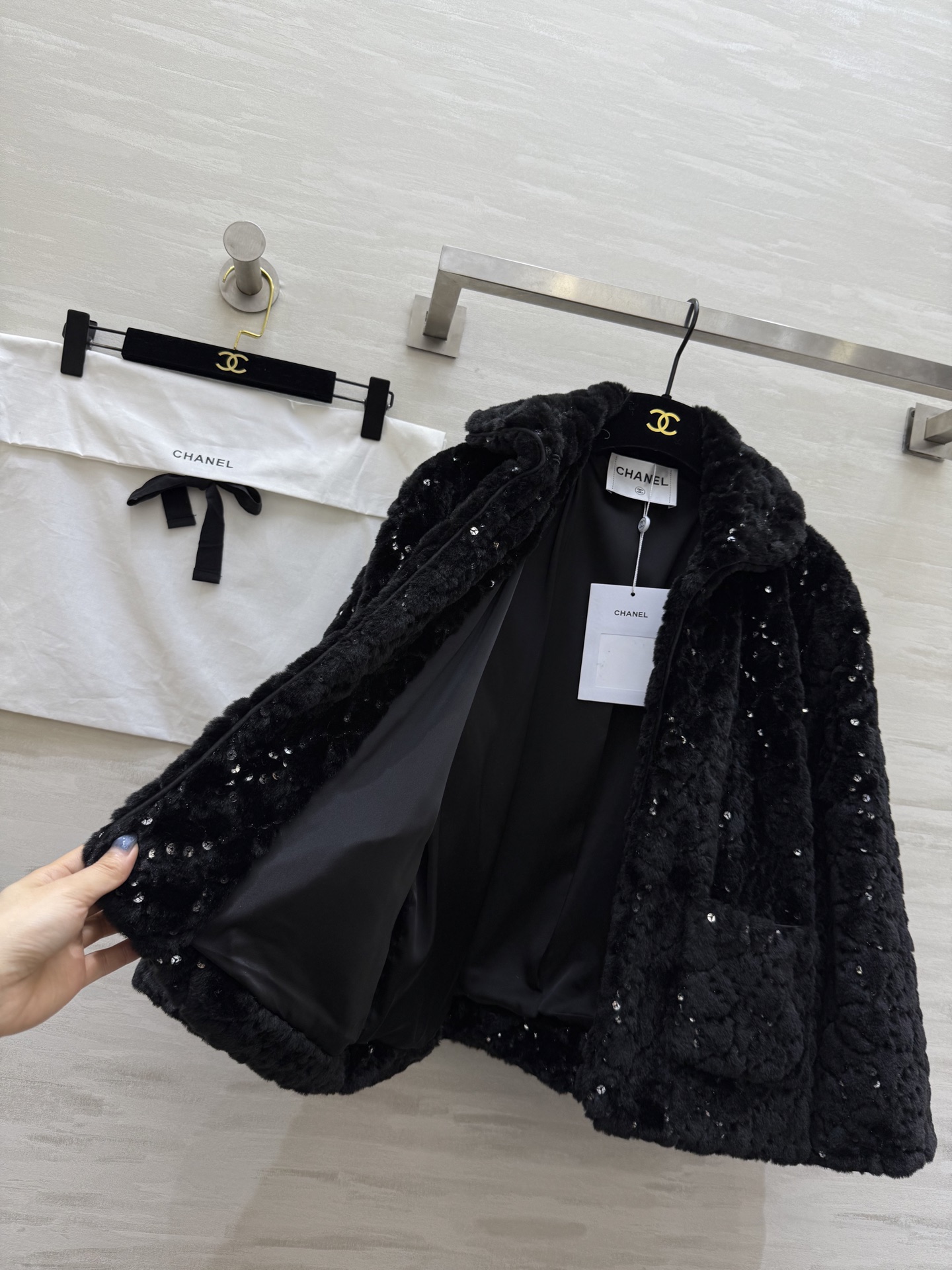 #Chane♡²⁵滑雪系列 环保毛绒绒皮草外套 低调贵气 闪闪惹人爱✨高品质定制 现货首发size：S/