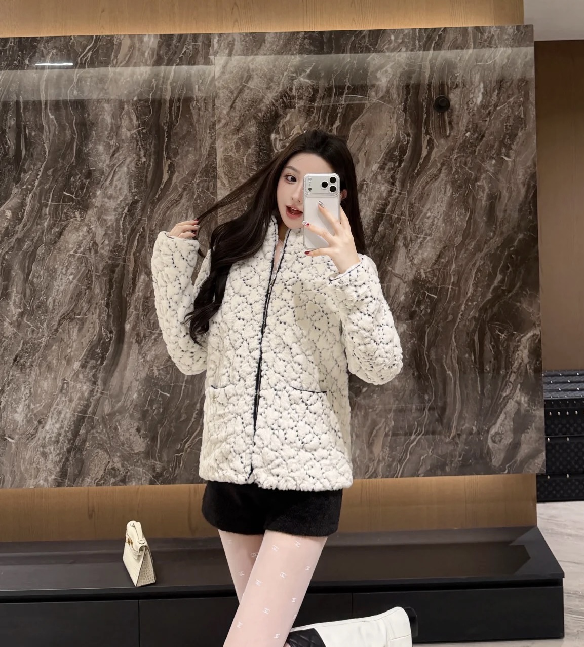 NO:683973,,,19860909,,,Women's clothing