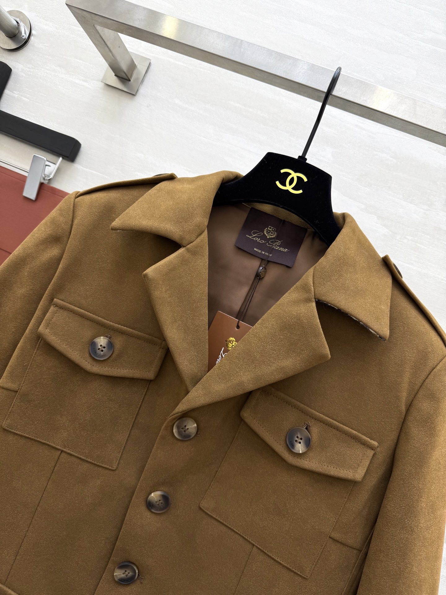 #Loro Pian♡²⁶新款 麂皮绒猎装夹克 经典棕色 老钱复古风 高品质定制 现货首发size：S/