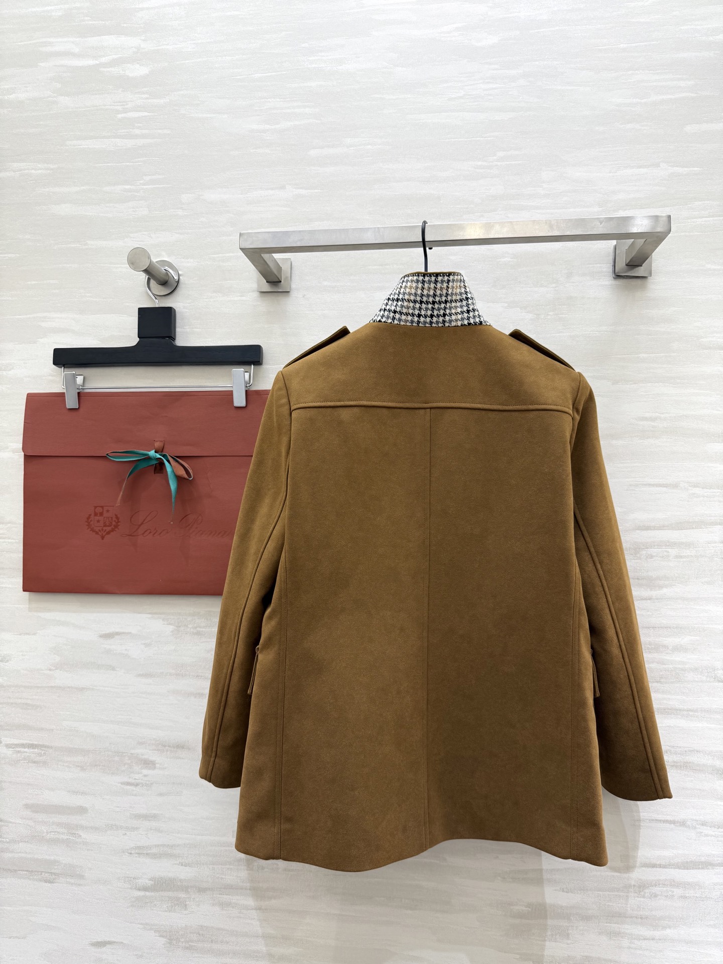 #Loro Pian♡²⁶新款 麂皮绒猎装夹克 经典棕色 老钱复古风 高品质定制 现货首发size：S/