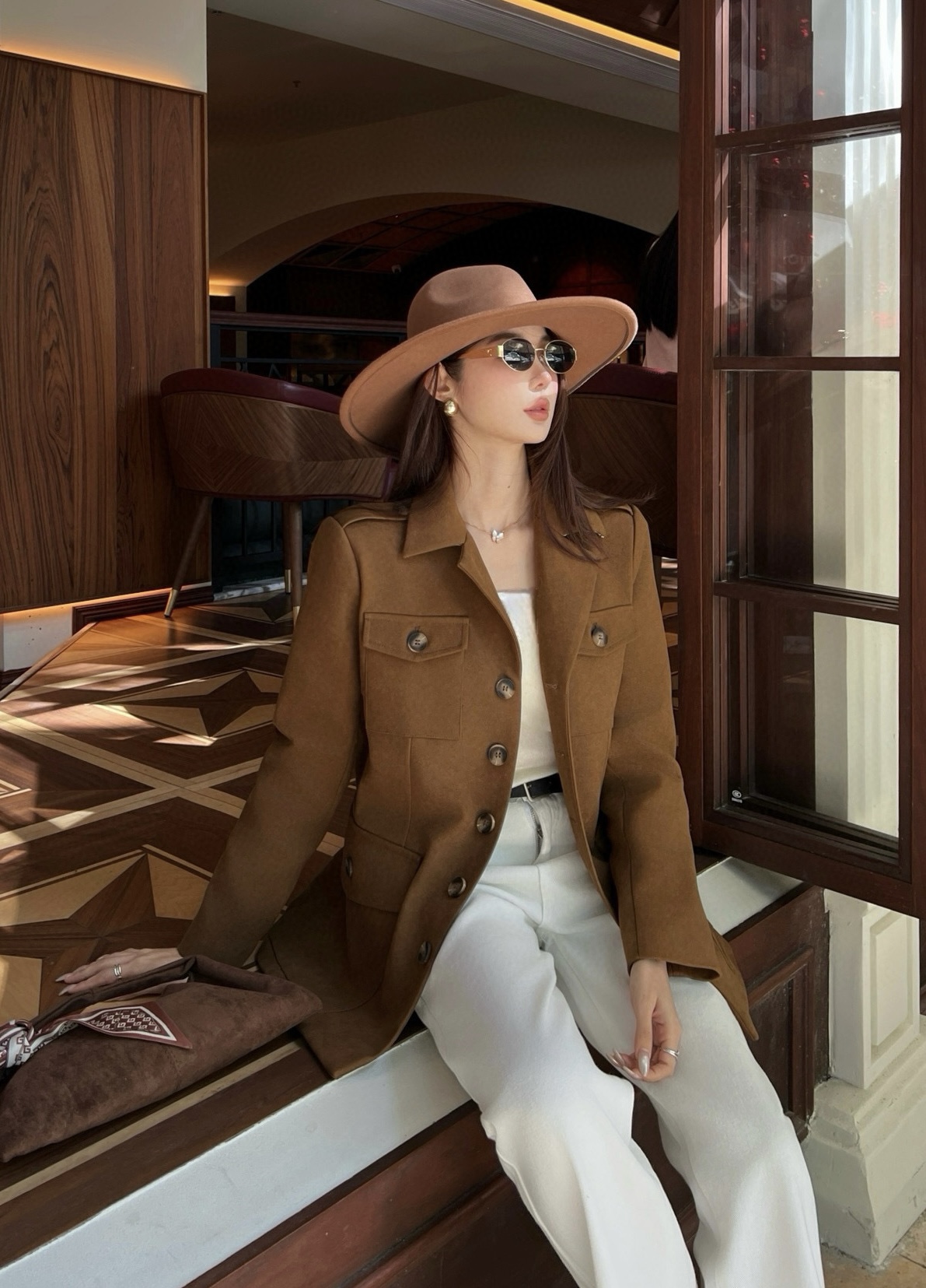 NO:683995,,,19860909,,,Women's clothing