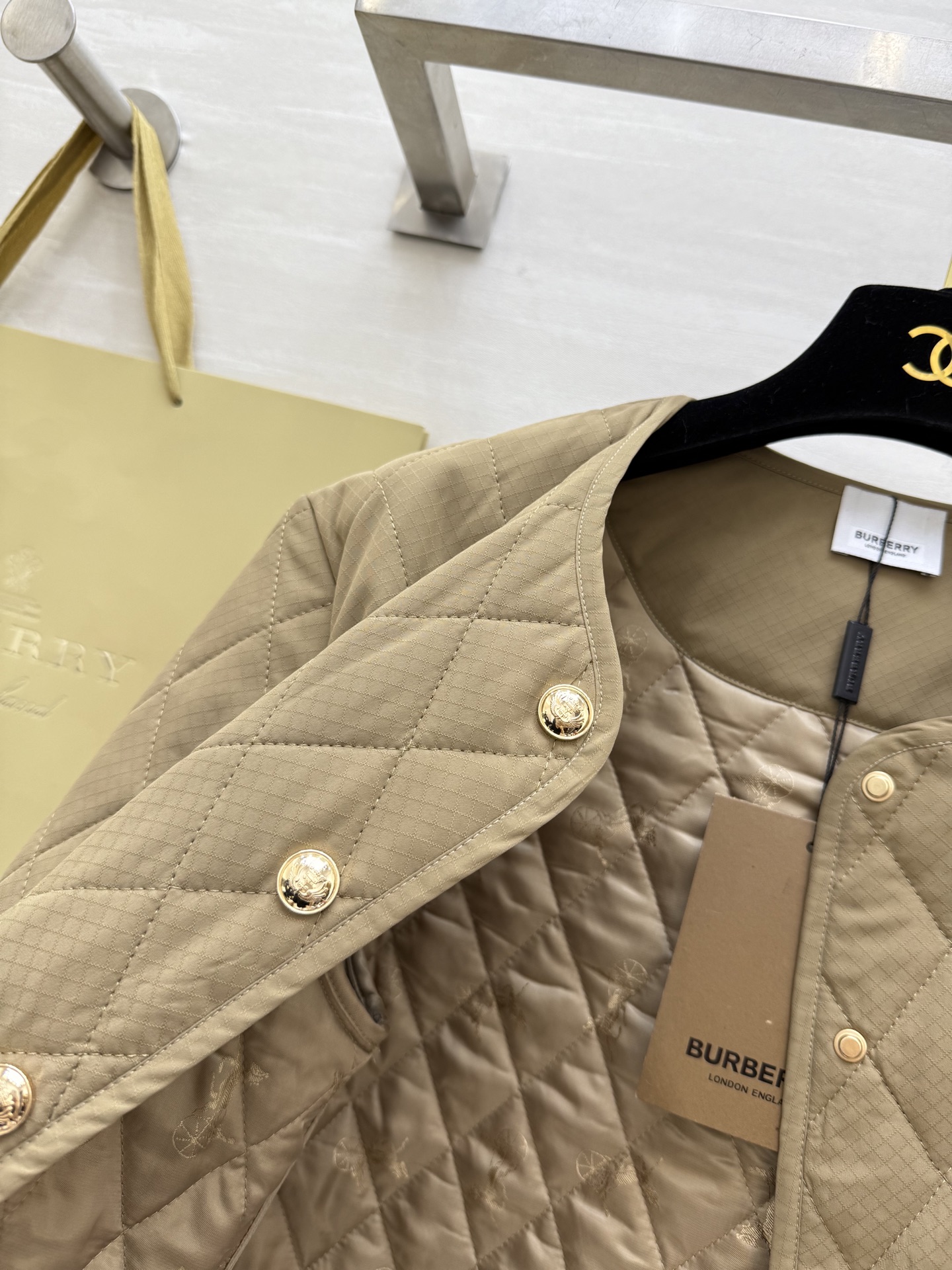 #Burberr♡菱格圆领马车刺绣🪡棉服外套 高品质定制 现货首发size：S/M/L（M码肩宽：43，