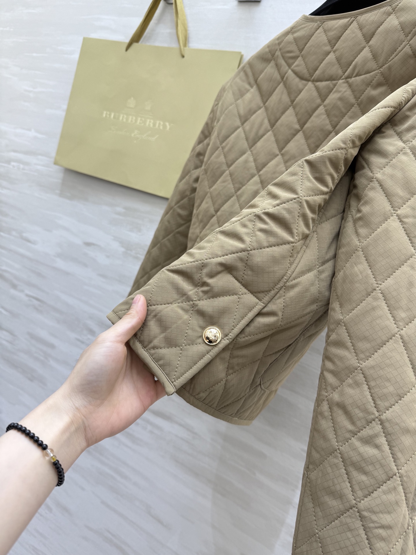 #Burberr♡菱格圆领马车刺绣🪡棉服外套 高品质定制 现货首发size：S/M/L（M码肩宽：43，