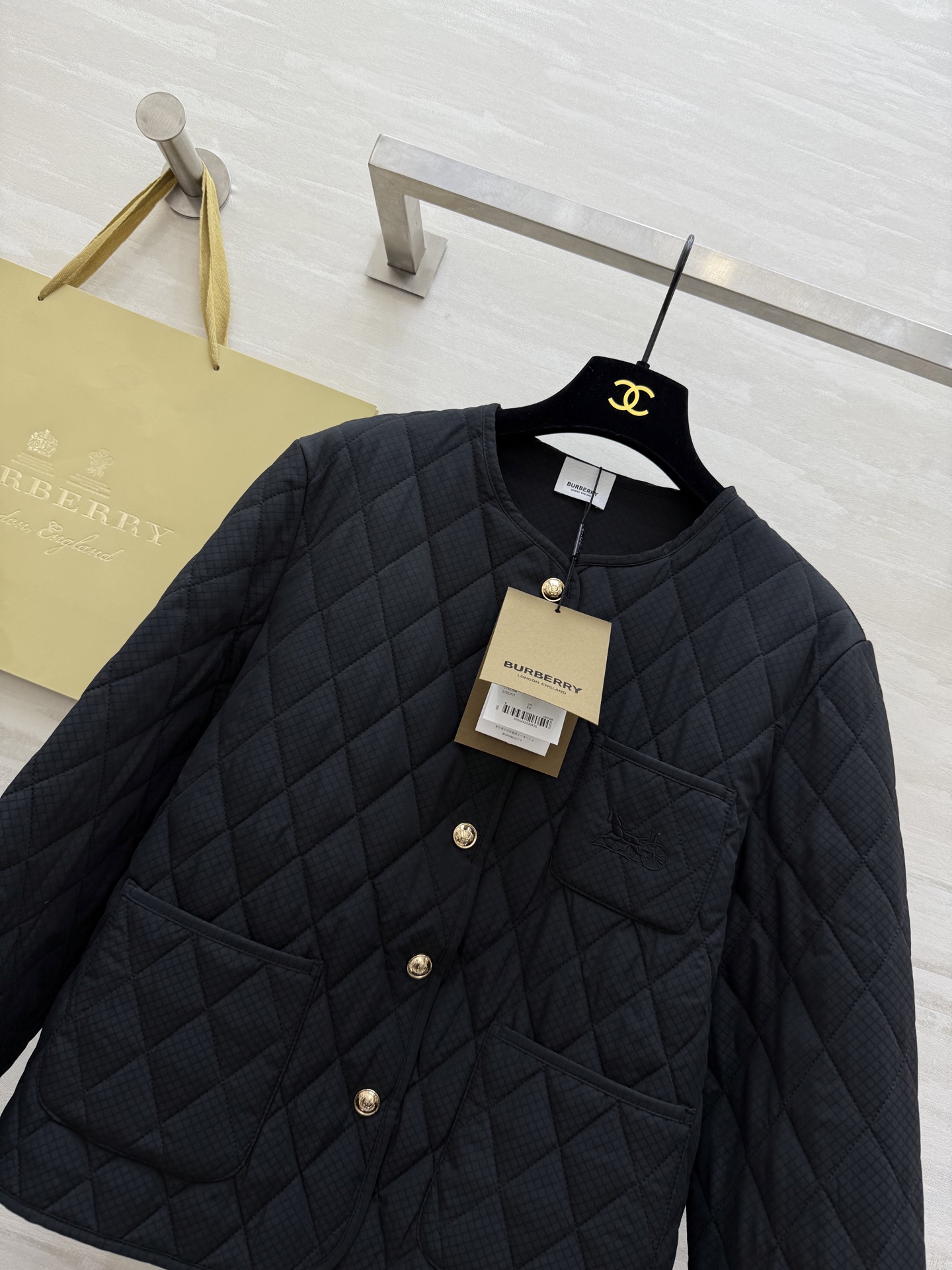 #Burberr♡菱格圆领马车刺绣🪡棉服外套 高品质定制 现货首发size：S/M/L（M码肩宽：43，